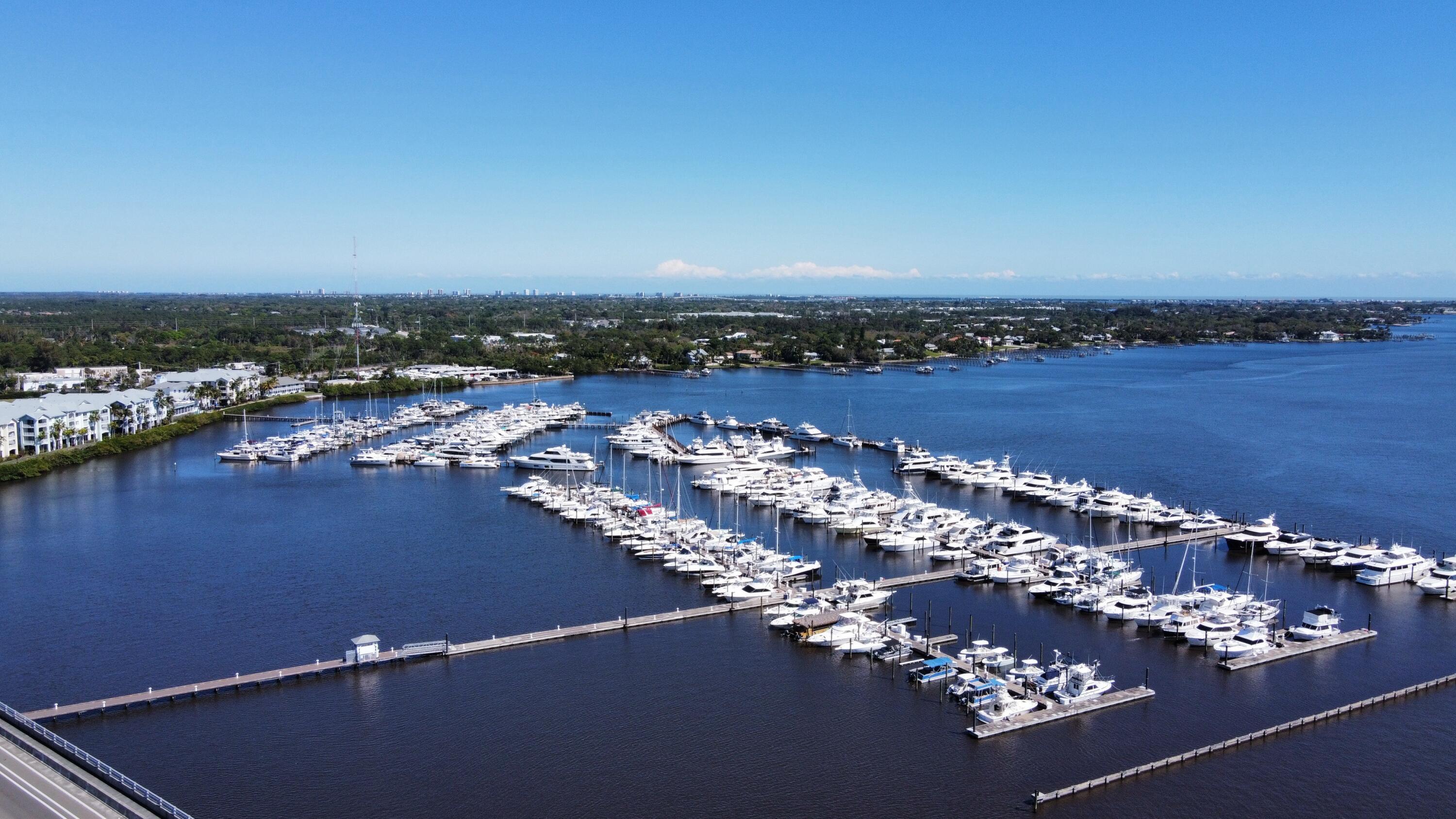 975 NW Flagler #407, Stuart FL 34994