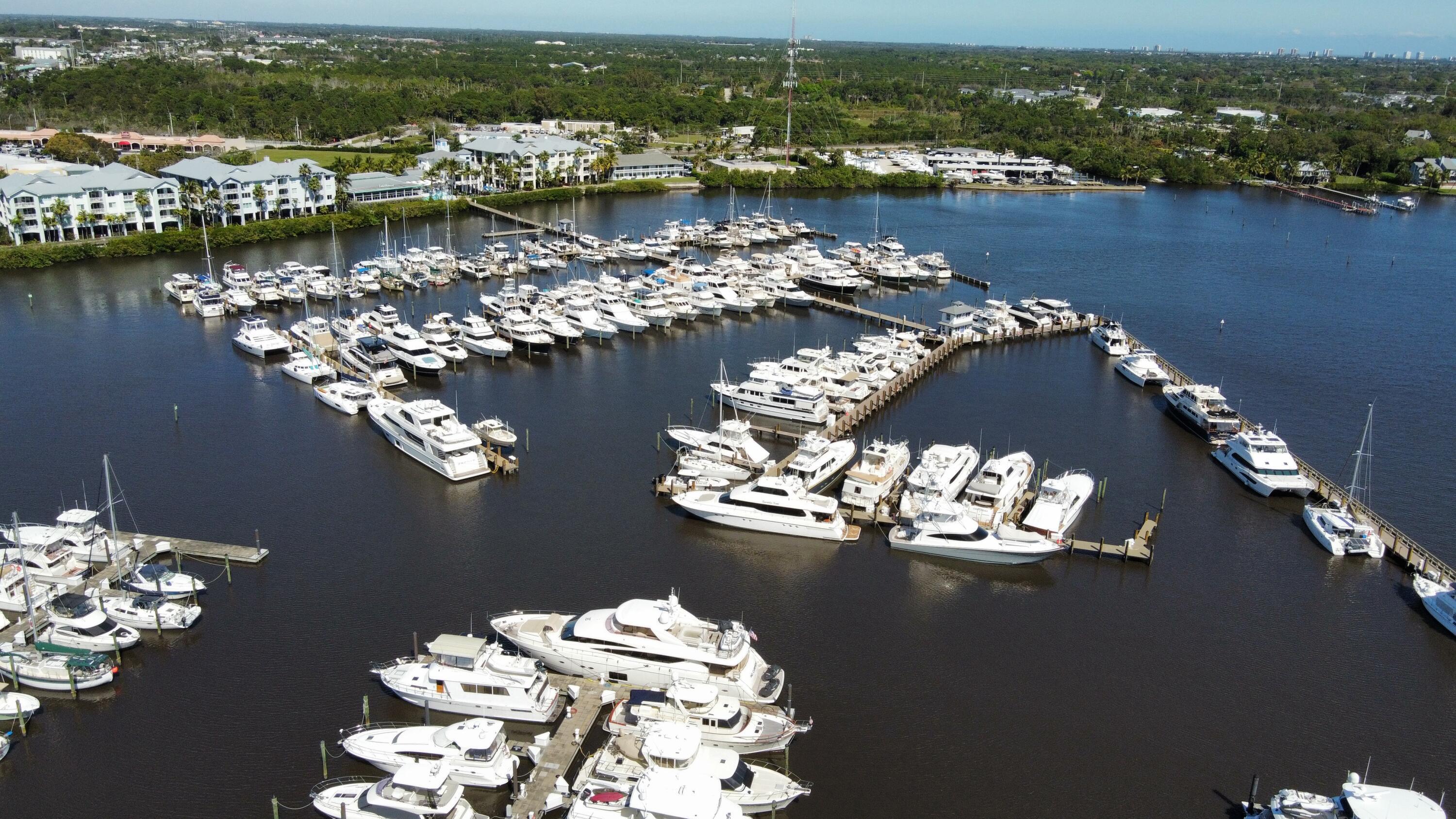 975 NW Flagler #407, Stuart FL 34994