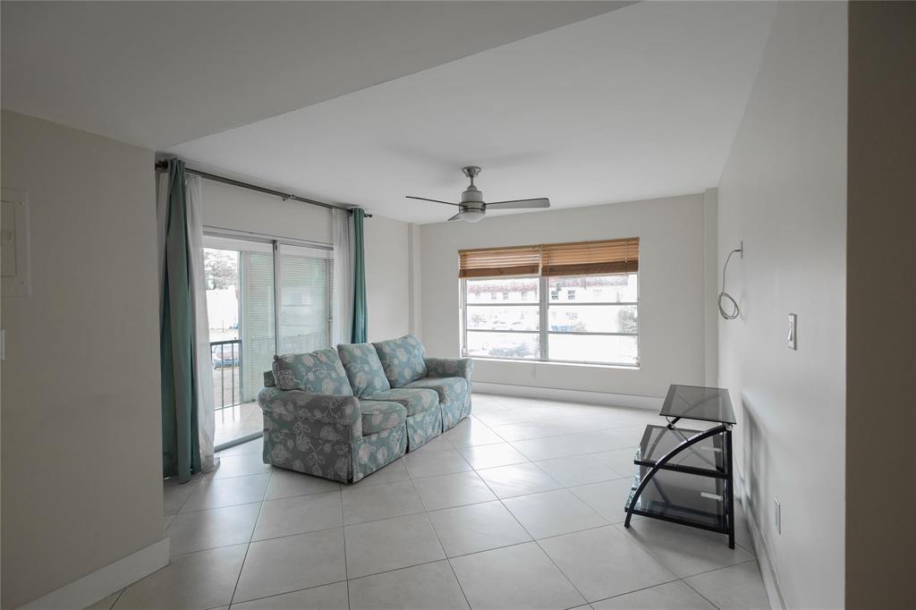 4152 Inverrary #202, Lauderhill FL 33319