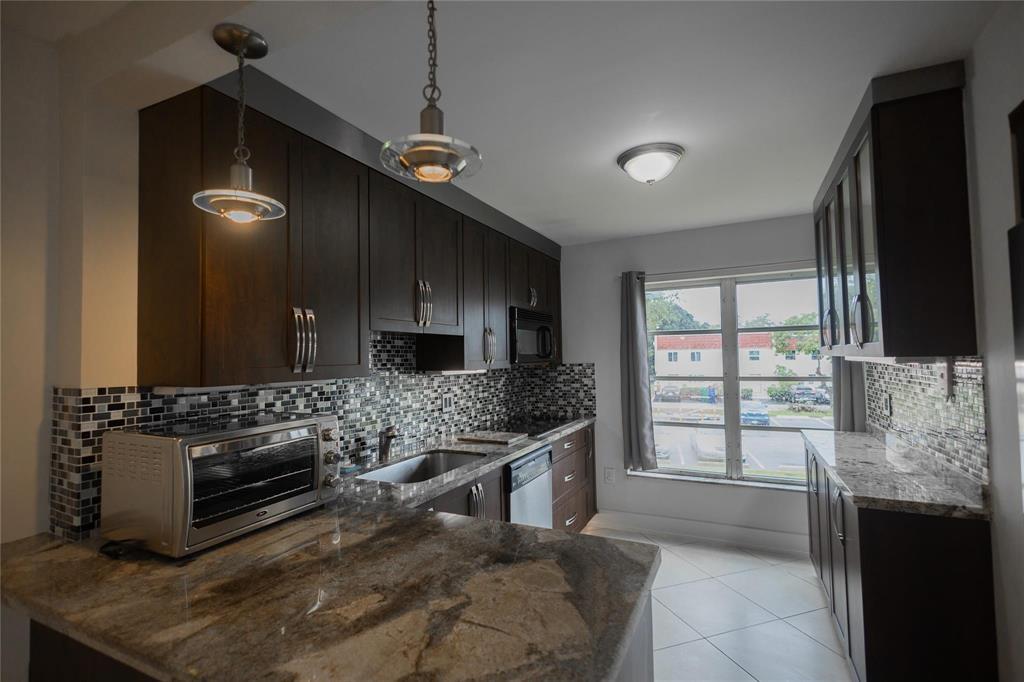 4152 Inverrary #202, Lauderhill FL 33319