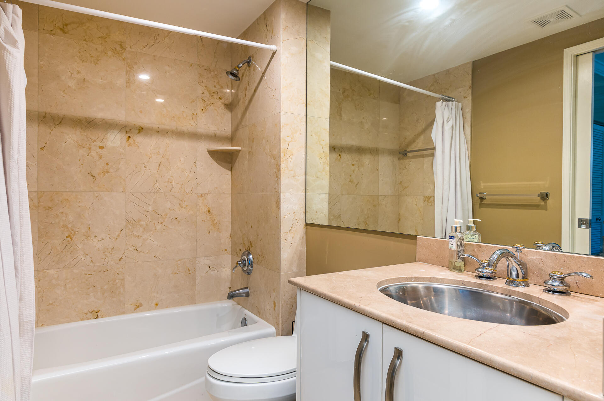 2051 SE 3rd #101, Deerfield Beach FL 33441