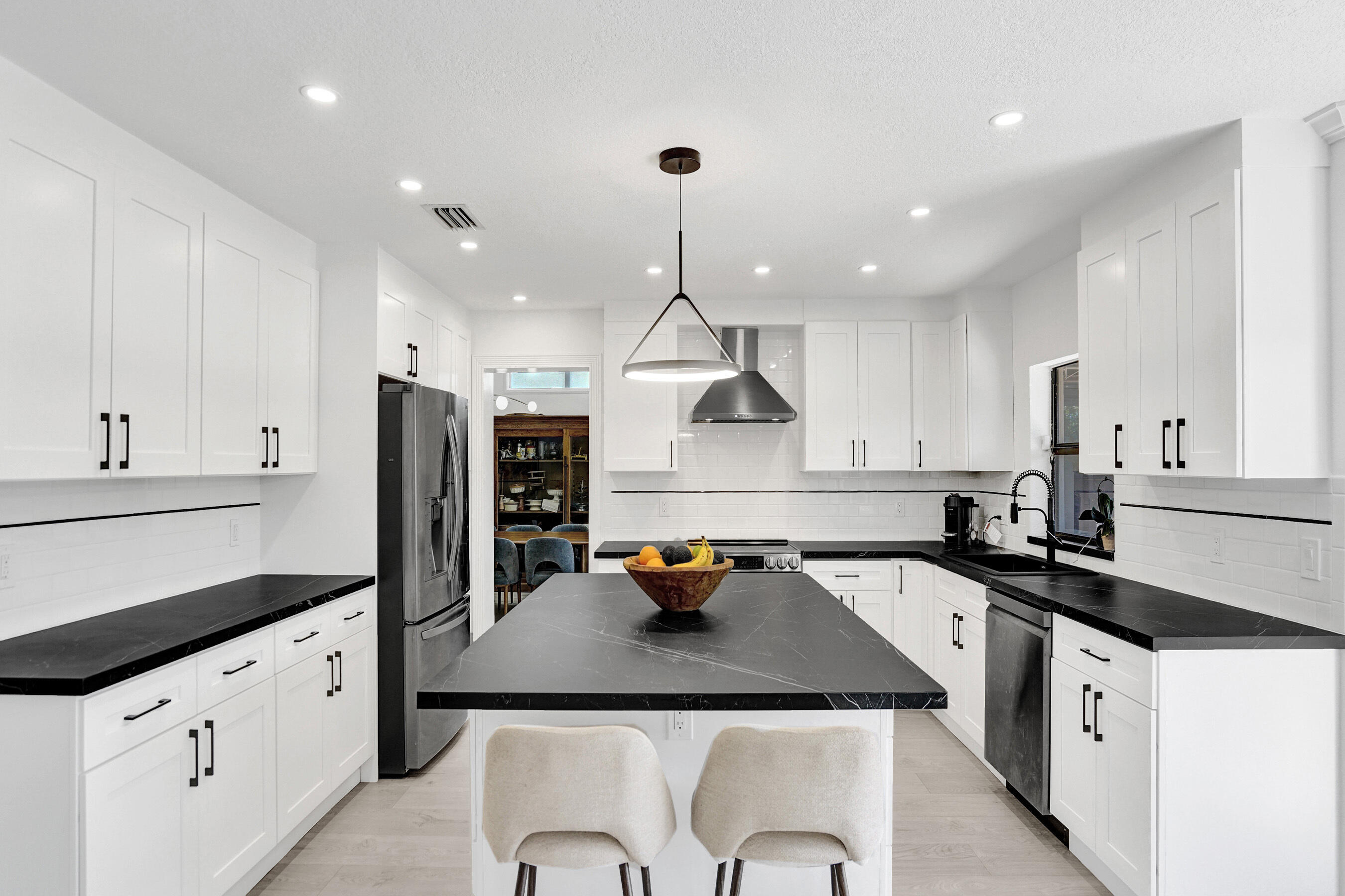 10650 Paris, Cooper City FL 33026