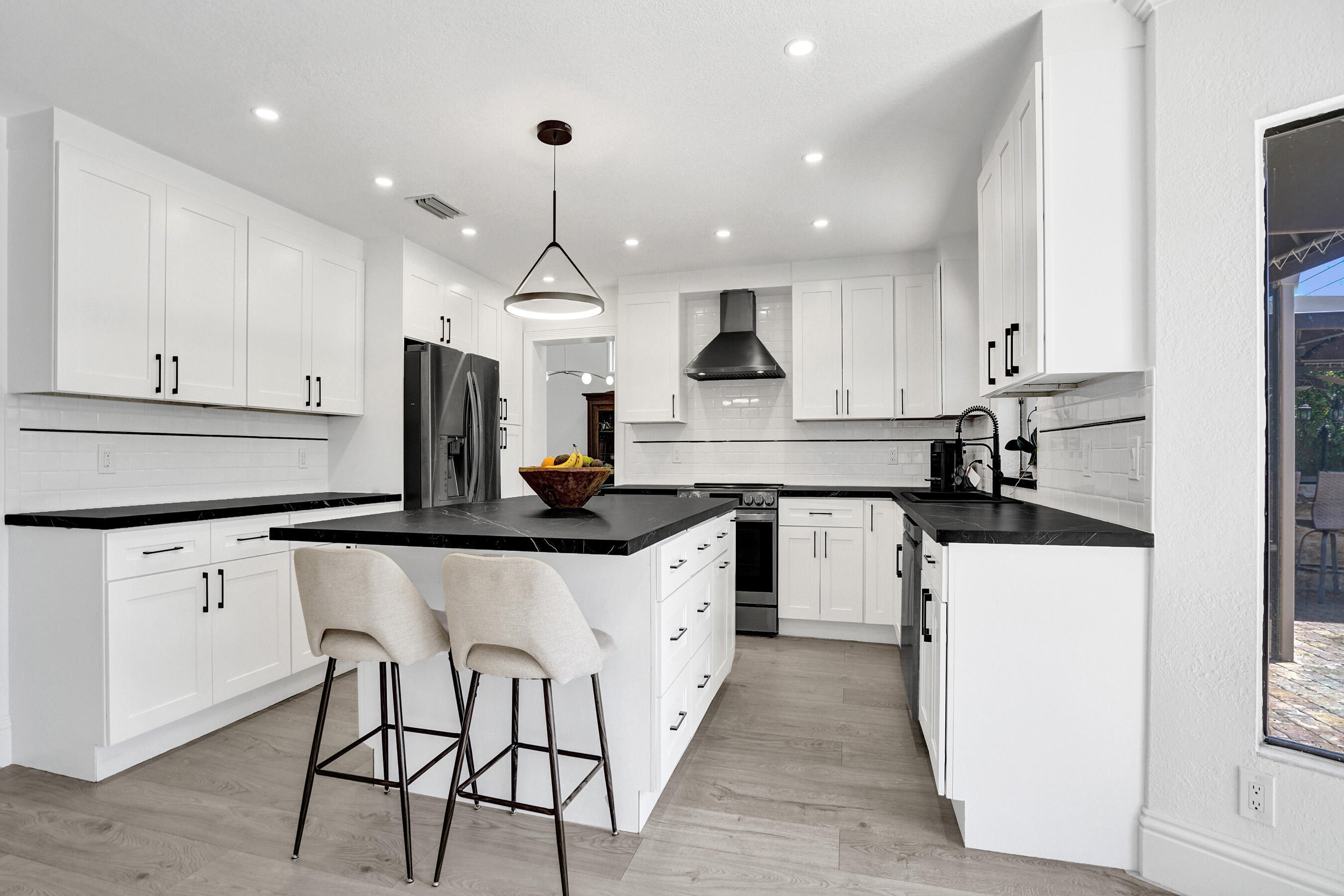 10650 Paris, Cooper City FL 33026