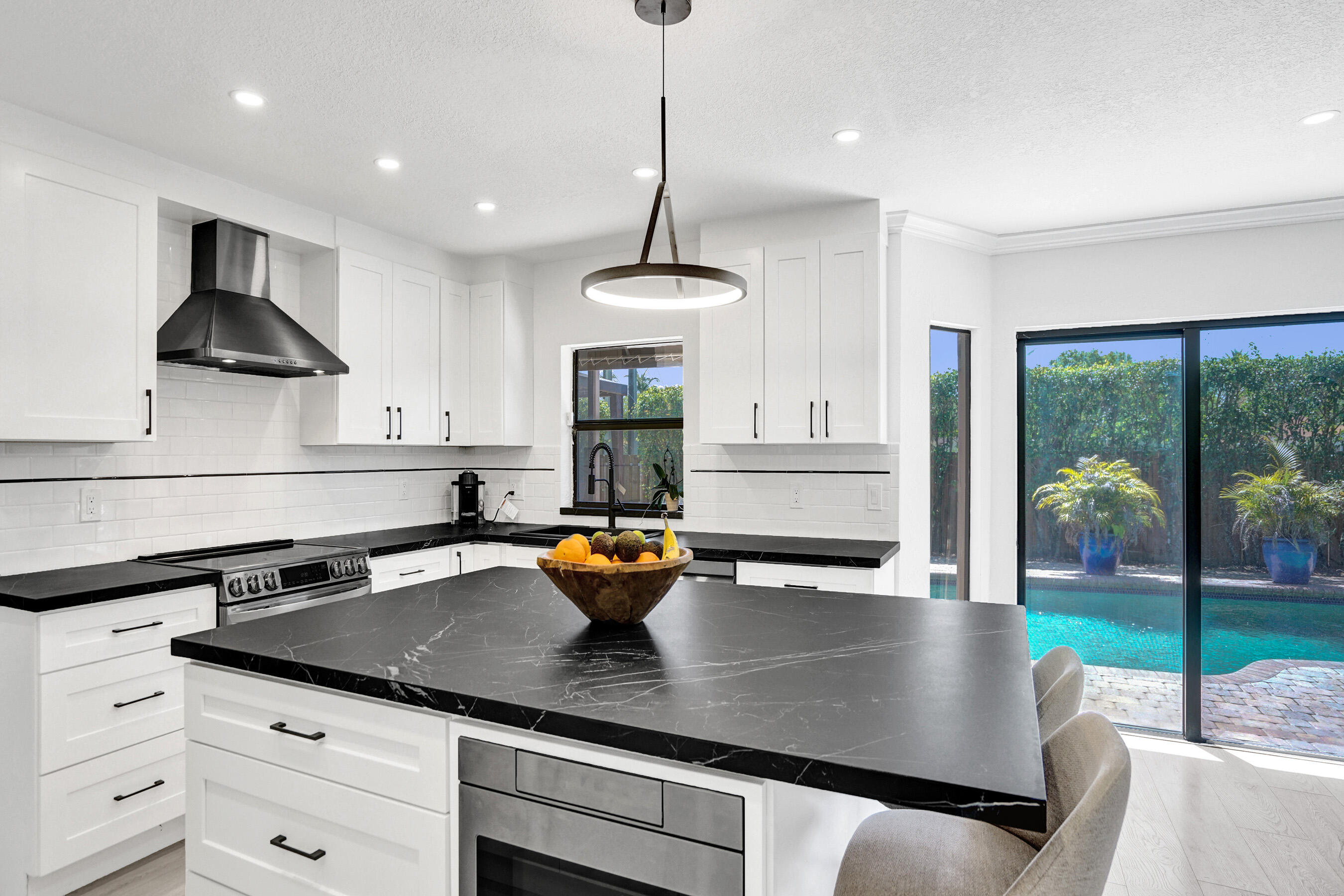 10650 Paris, Cooper City FL 33026