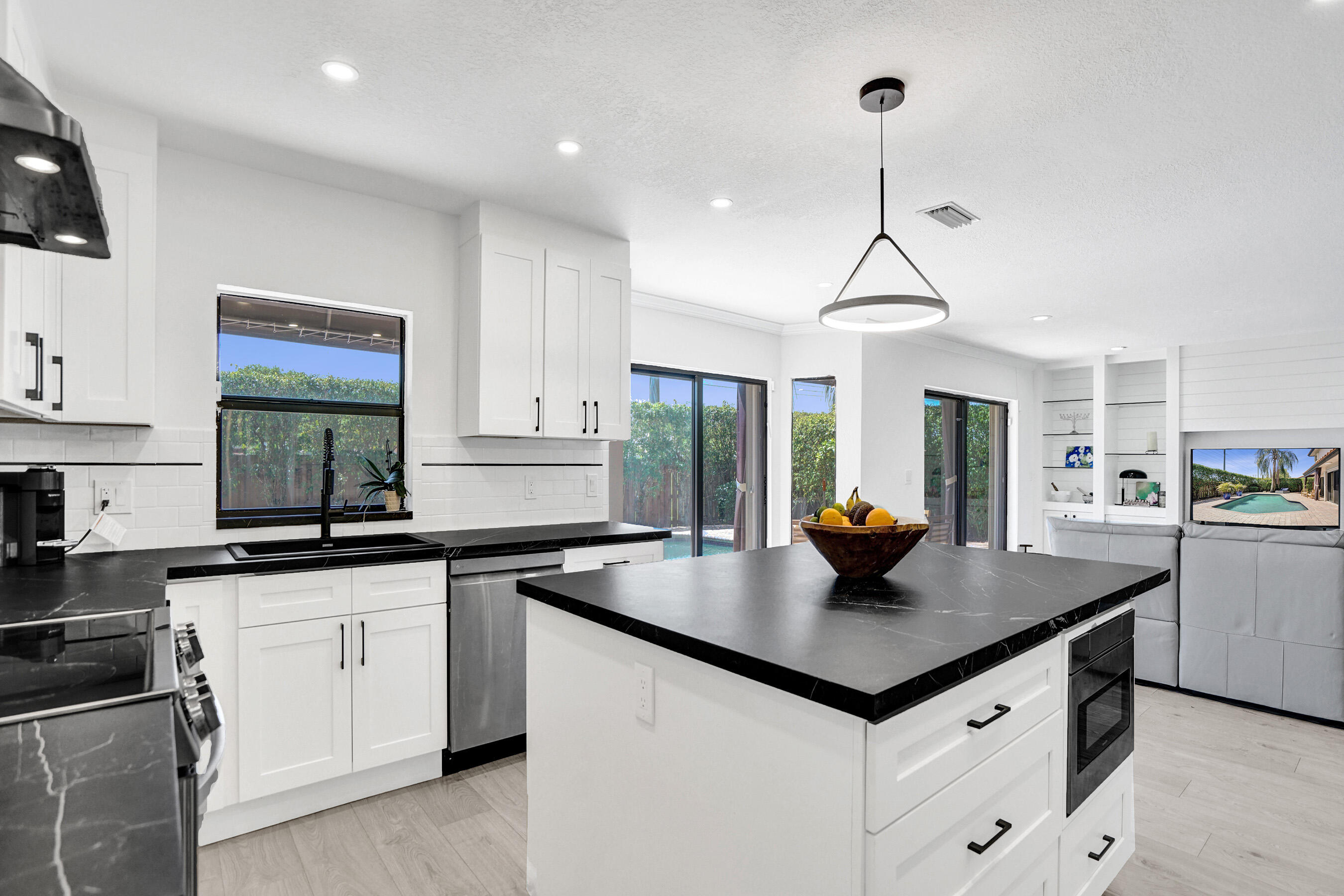10650 Paris, Cooper City FL 33026