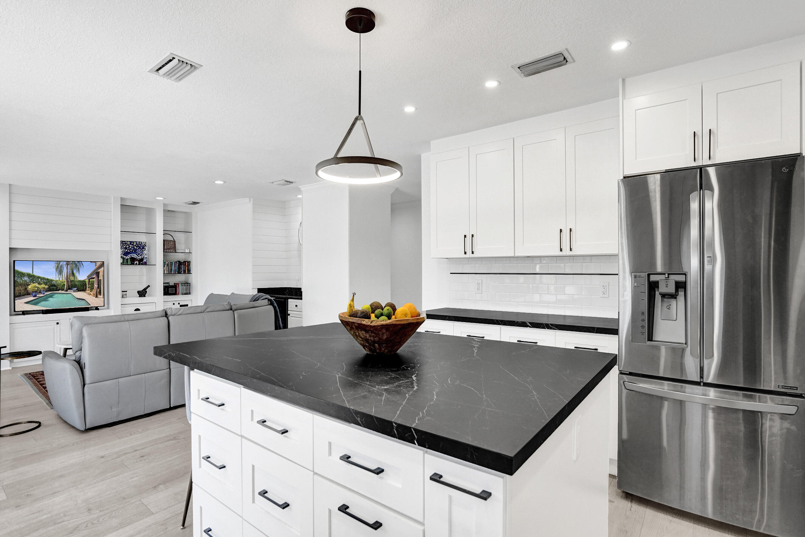 10650 Paris, Cooper City FL 33026