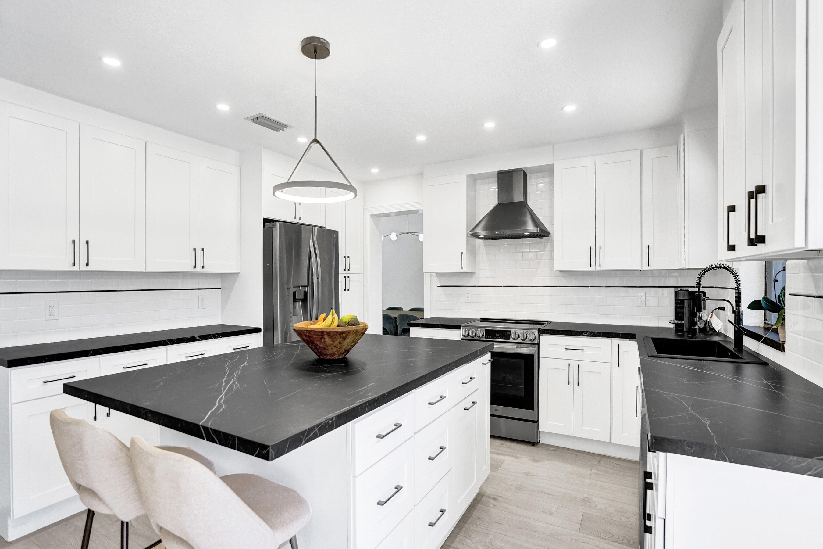 10650 Paris, Cooper City FL 33026