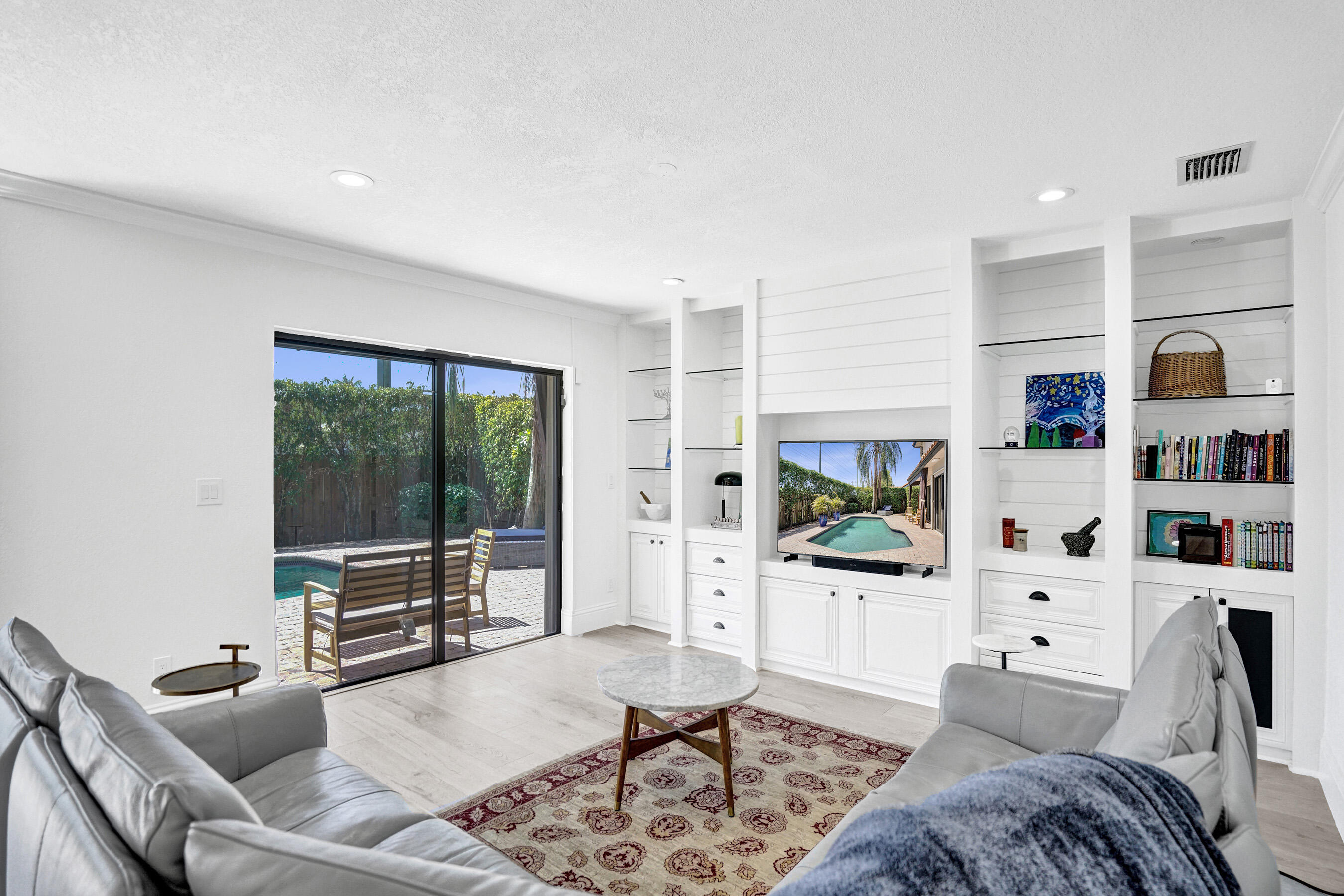 10650 Paris, Cooper City FL 33026