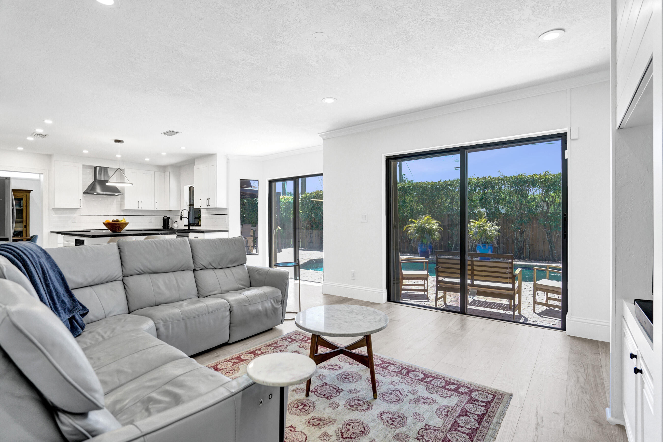 10650 Paris, Cooper City FL 33026