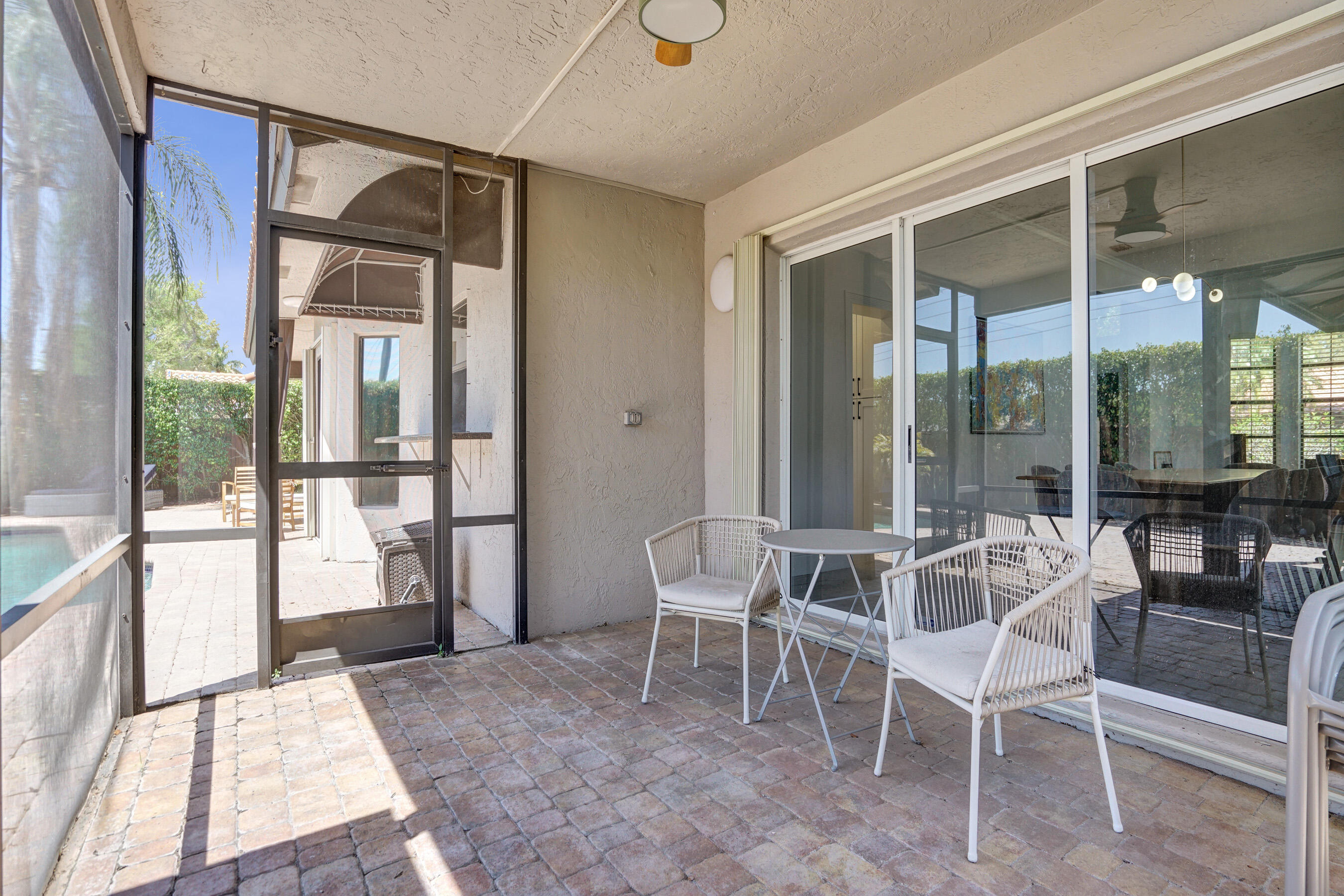 10650 Paris, Cooper City FL 33026