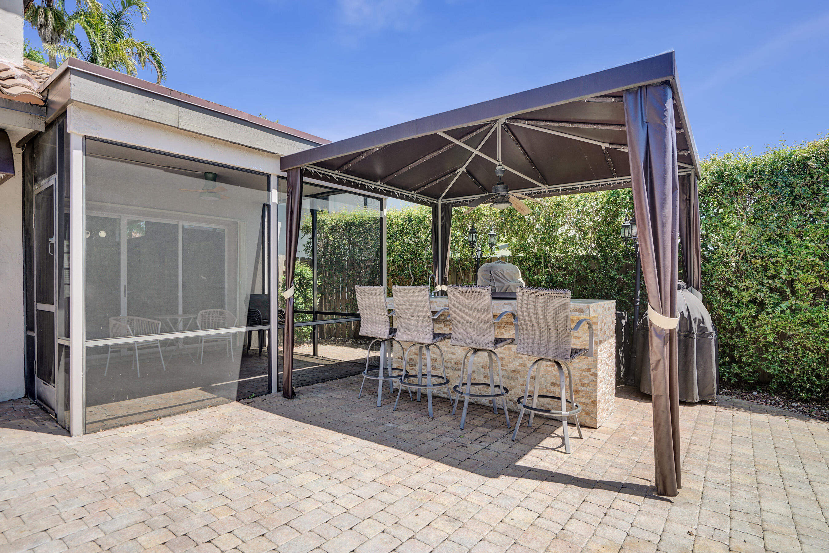 10650 Paris, Cooper City FL 33026