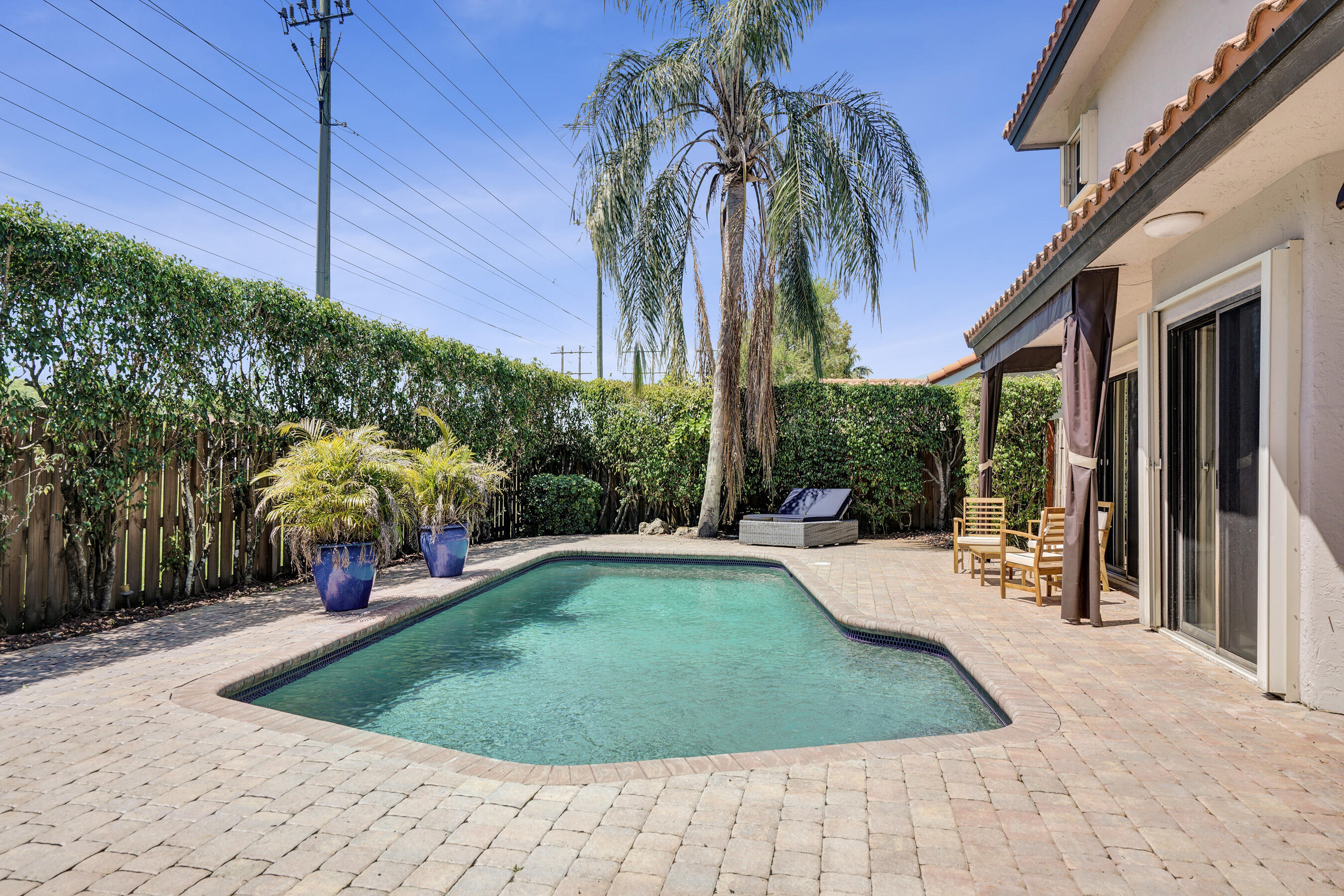 10650 Paris, Cooper City FL 33026