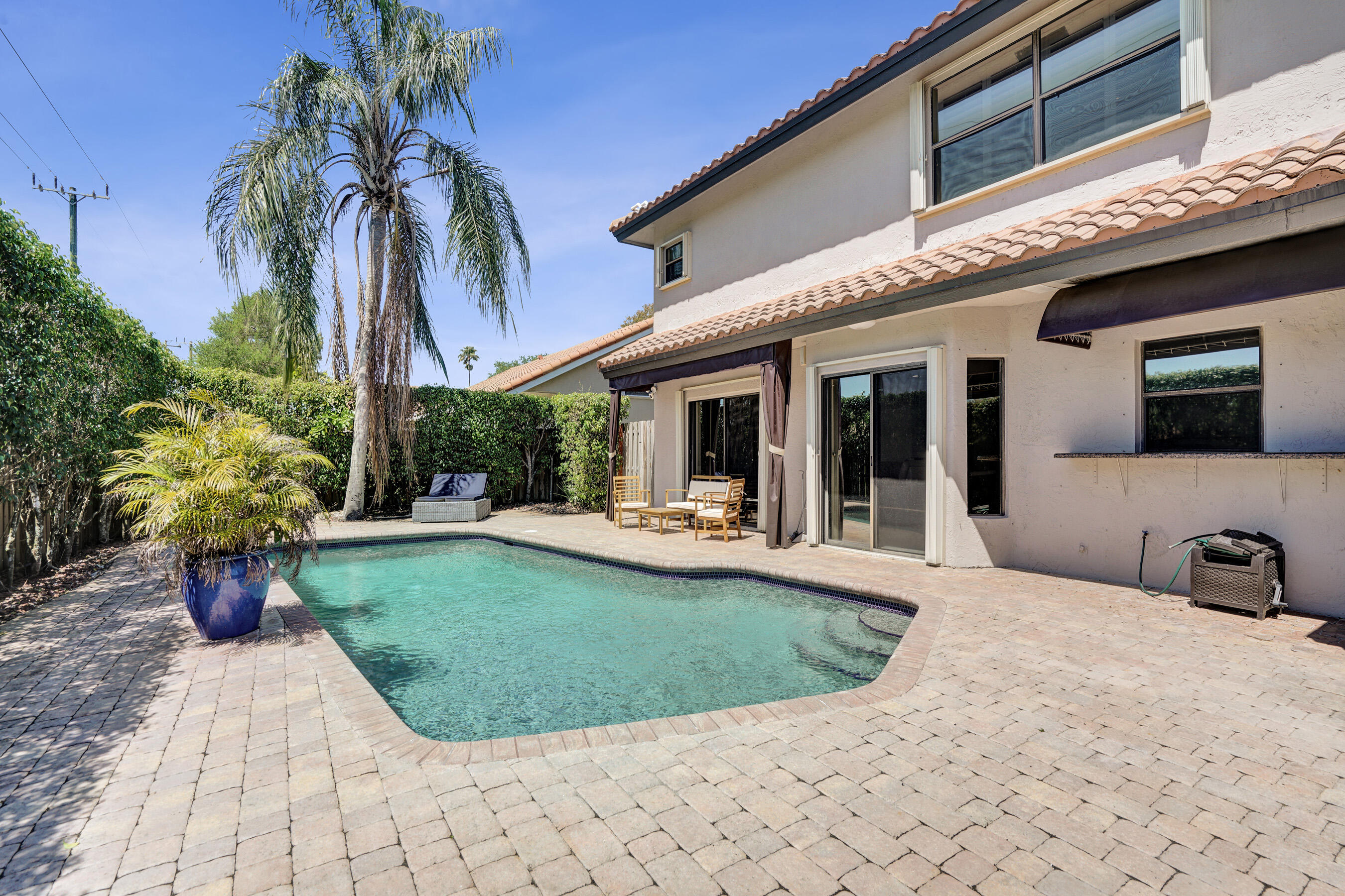 10650 Paris, Cooper City FL 33026