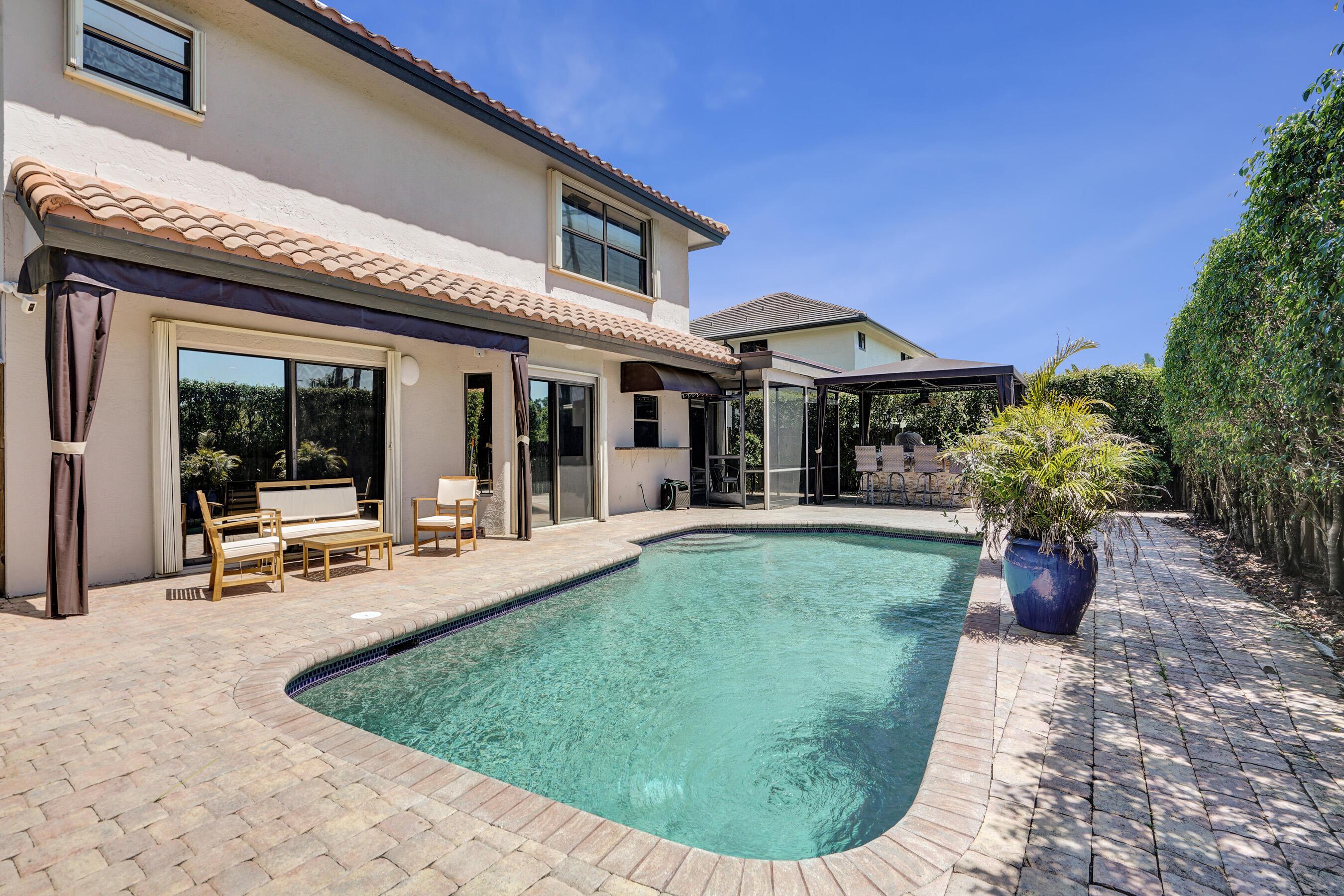 10650 Paris, Cooper City FL 33026
