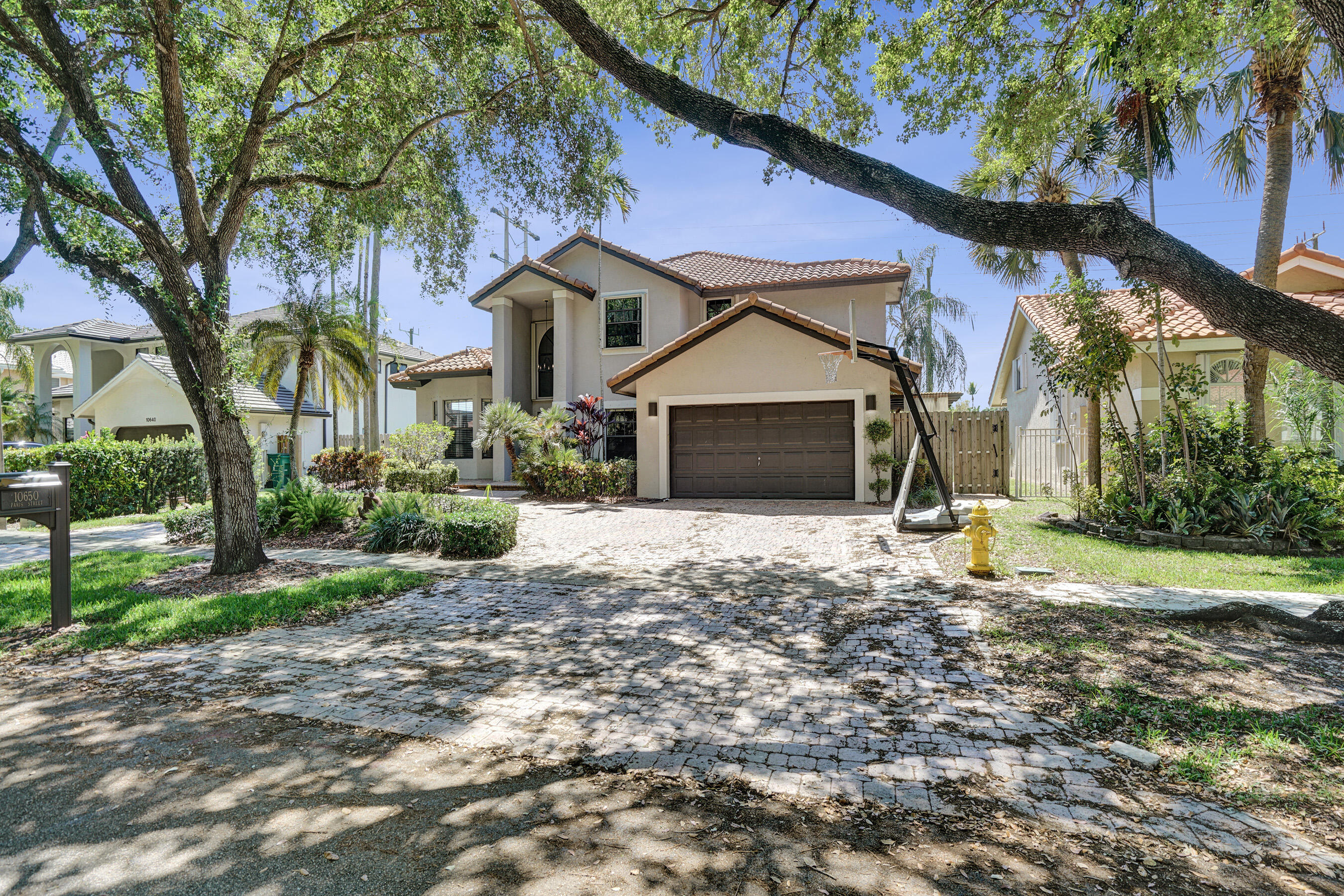 10650 Paris, Cooper City FL 33026