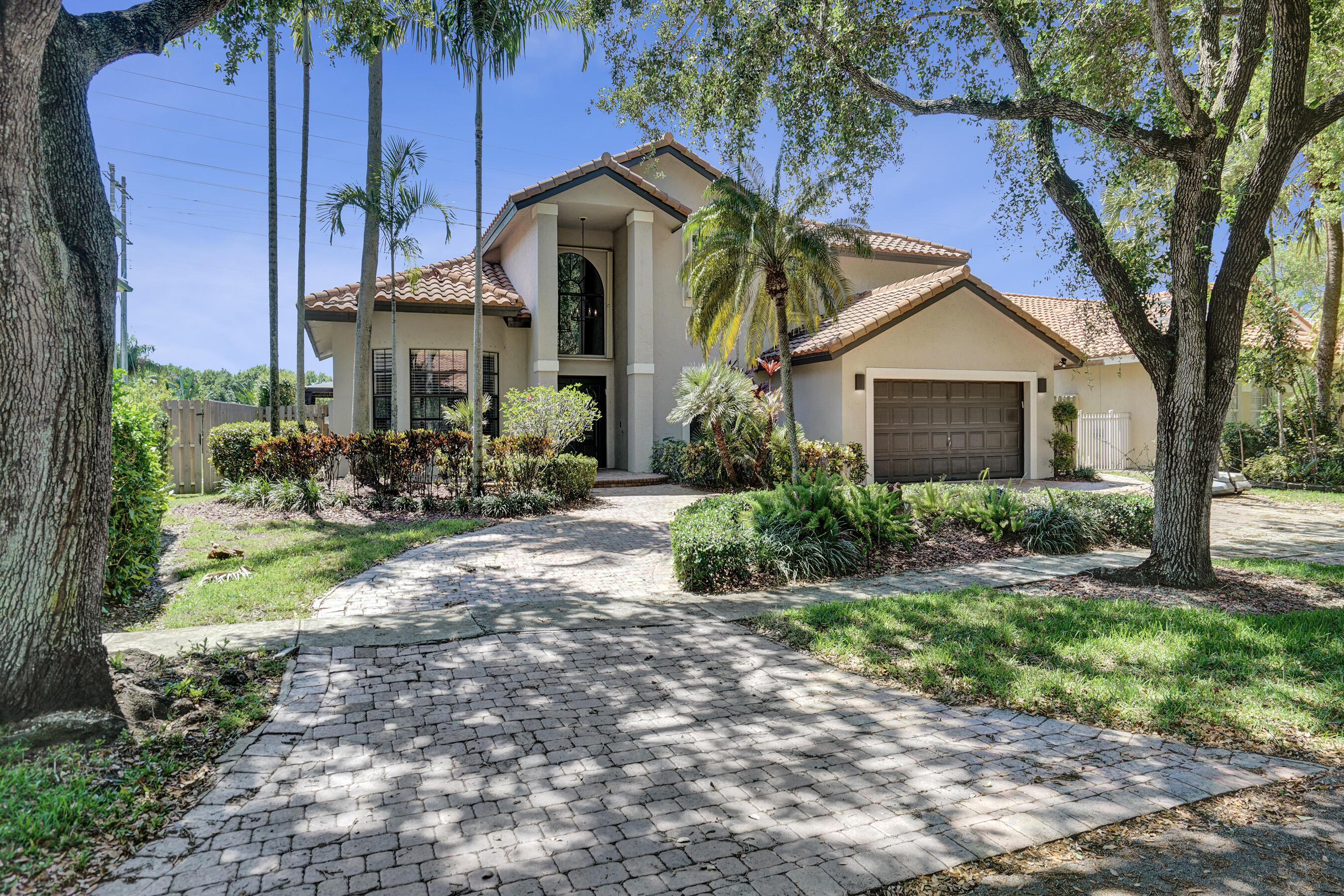 10650 Paris, Cooper City FL 33026