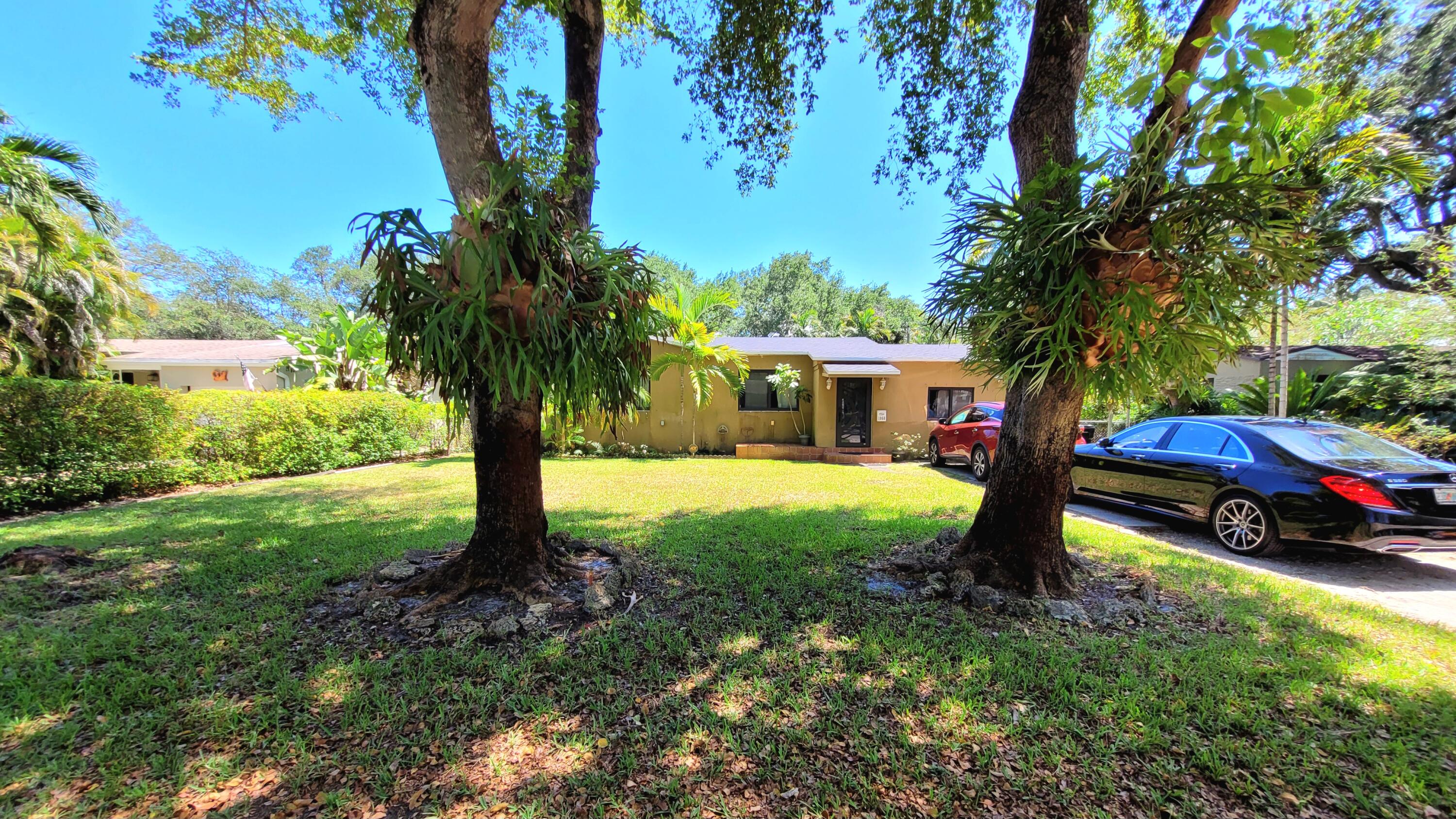 1060 NE 122nd, North Miami FL 33161