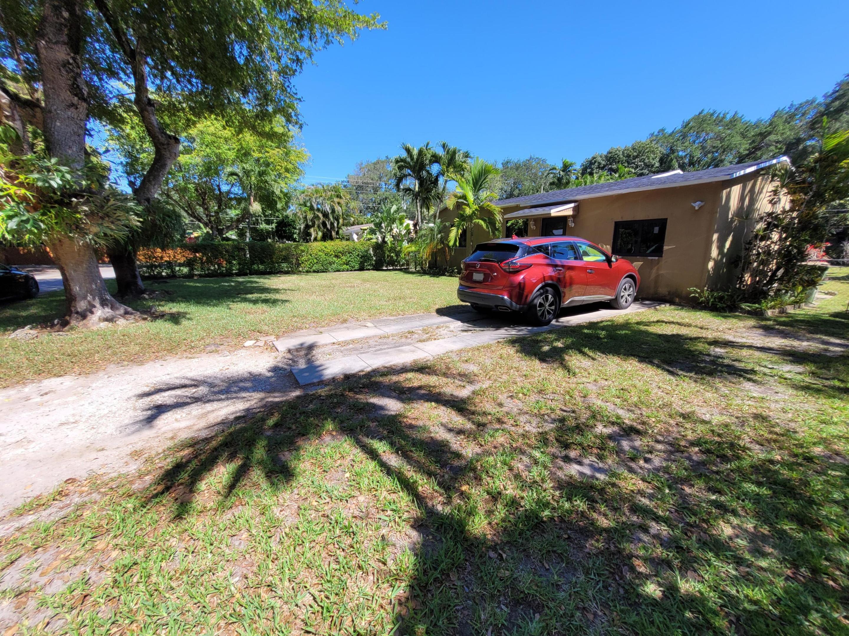 1060 NE 122nd, North Miami FL 33161