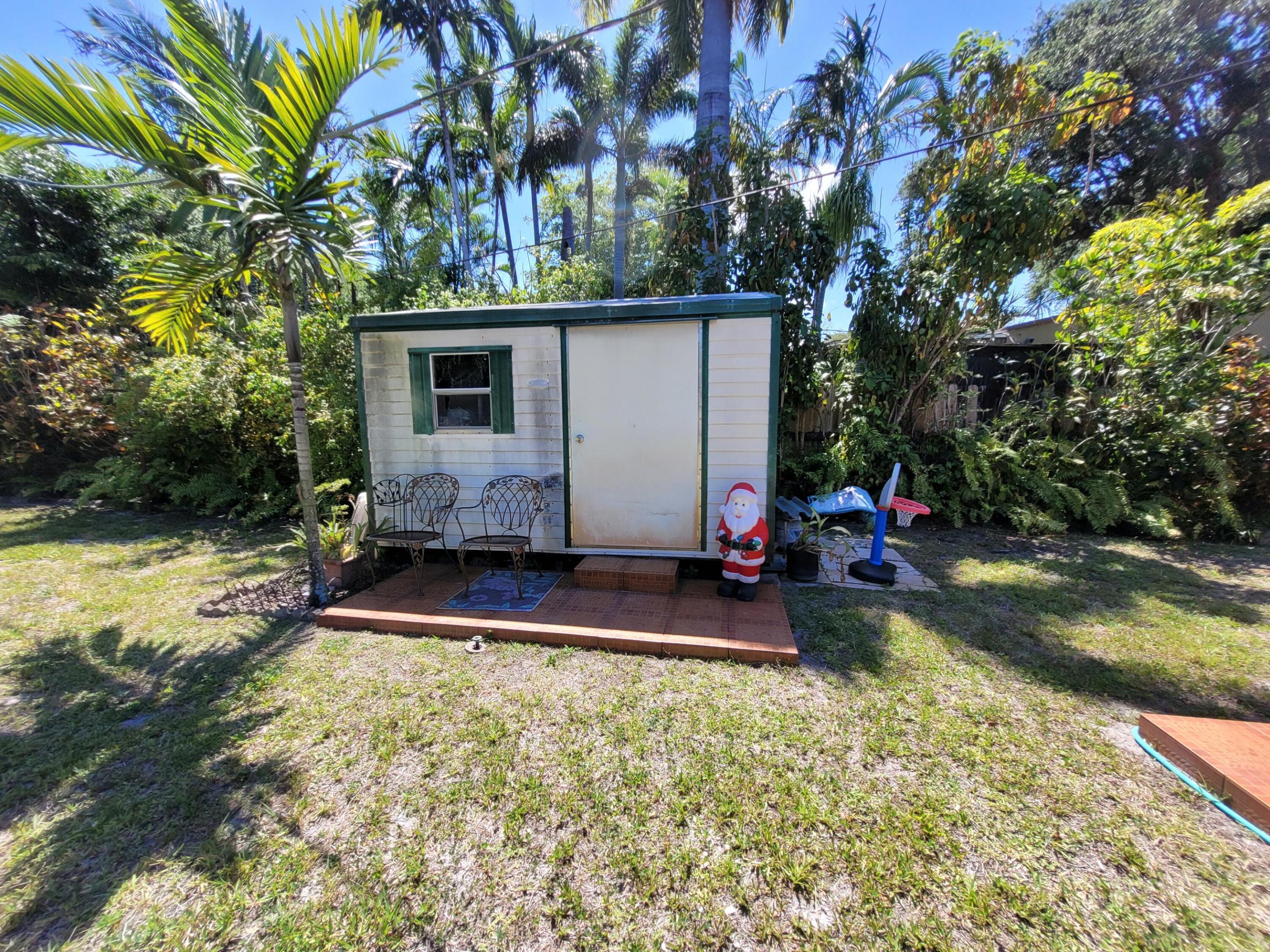 1060 NE 122nd, North Miami FL 33161