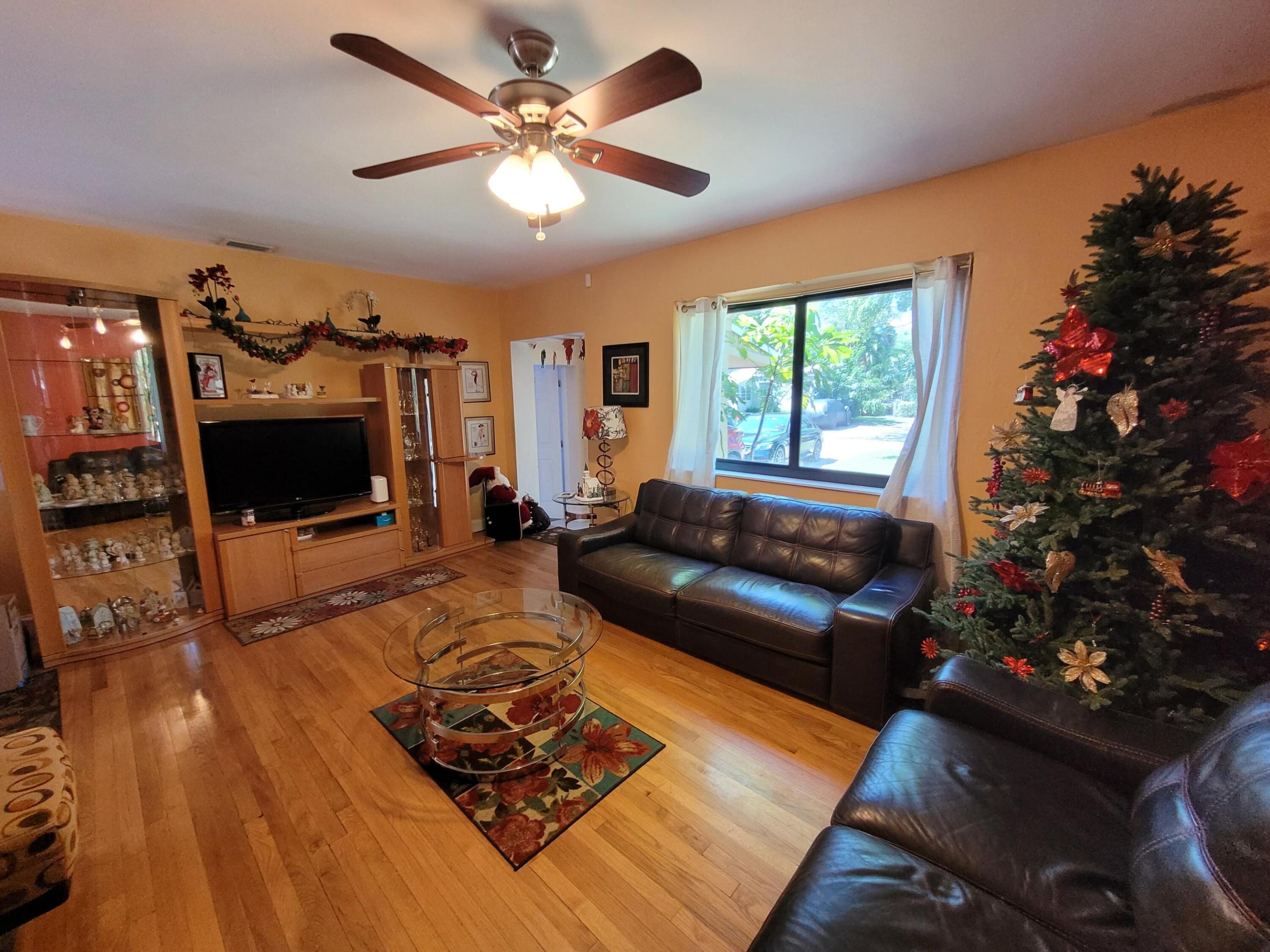 1060 NE 122nd, North Miami FL 33161
