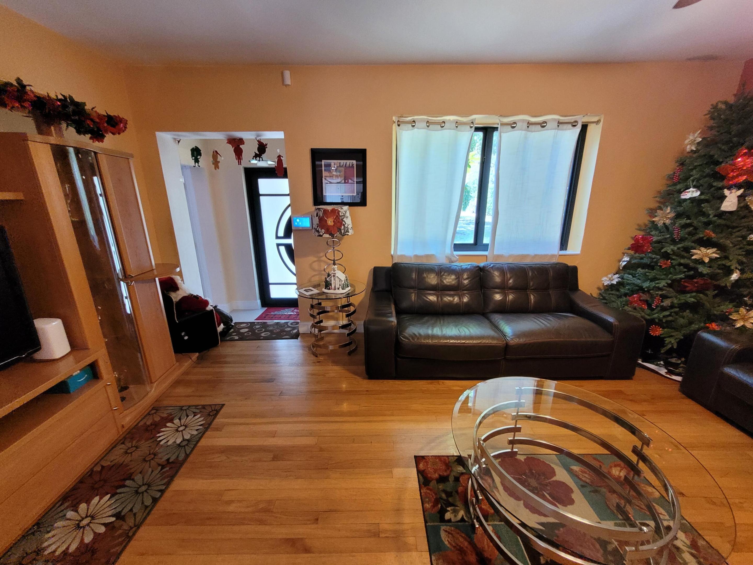 1060 NE 122nd, North Miami FL 33161