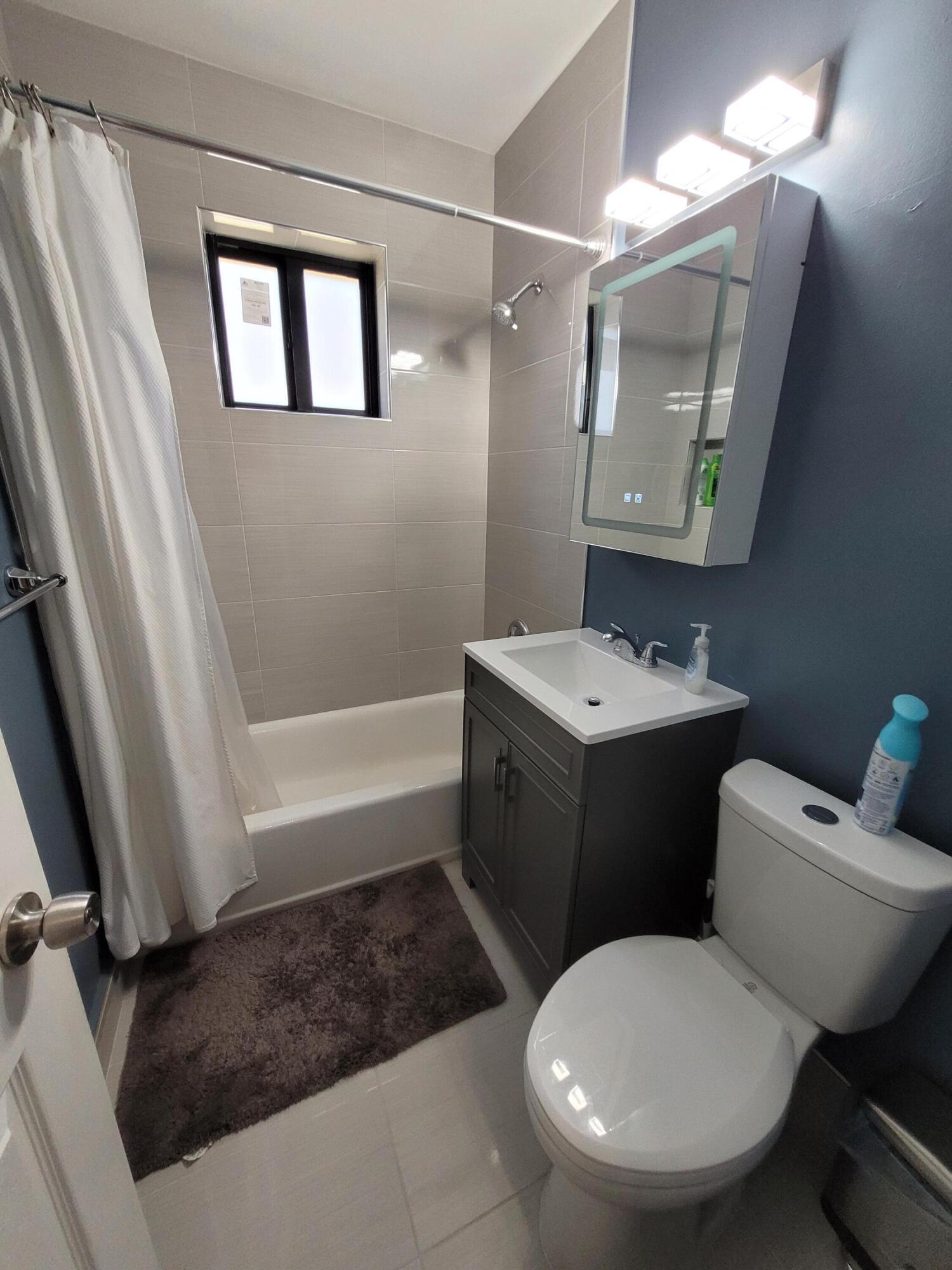 1060 NE 122nd, North Miami FL 33161