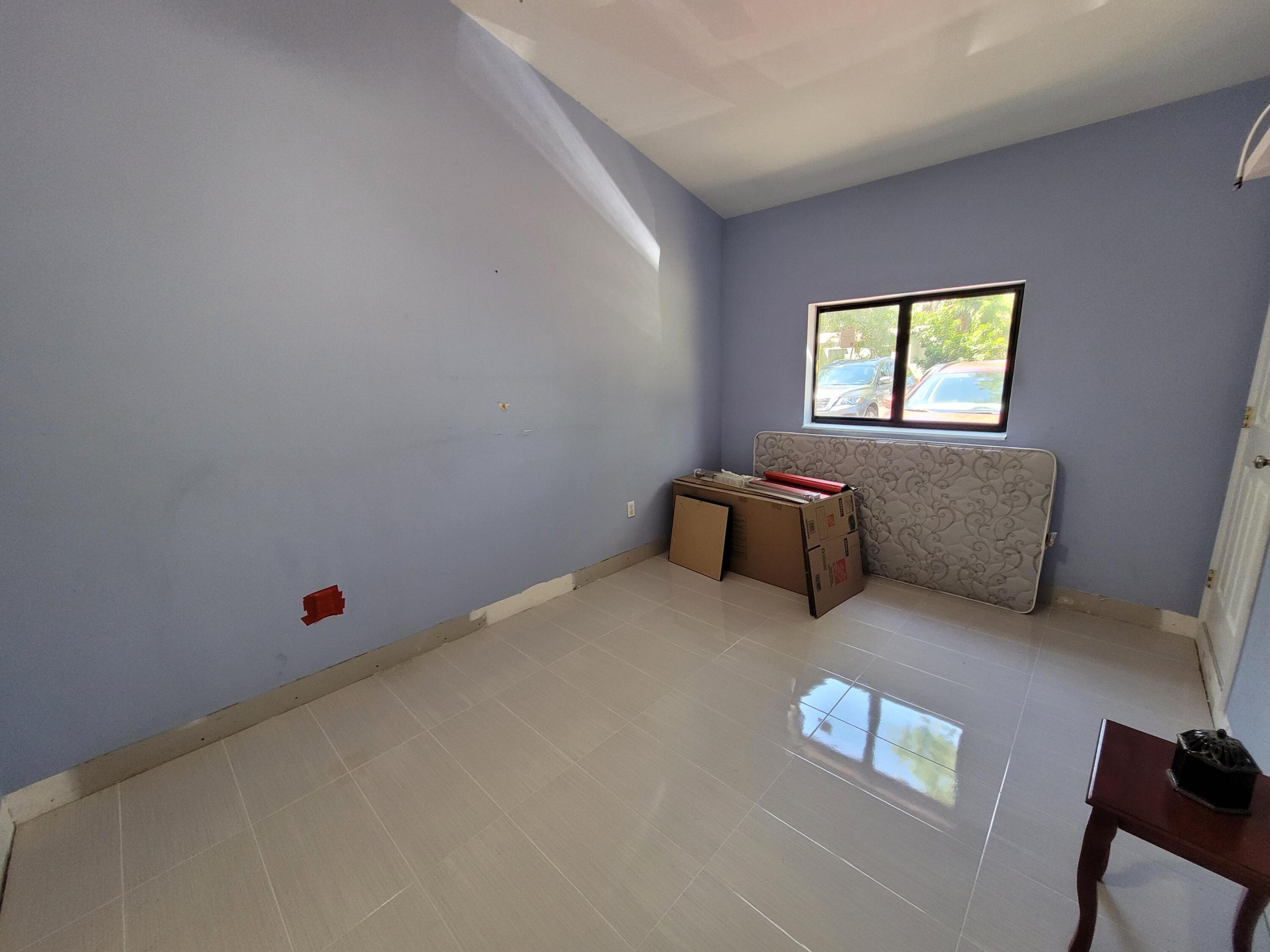1060 NE 122nd, North Miami FL 33161