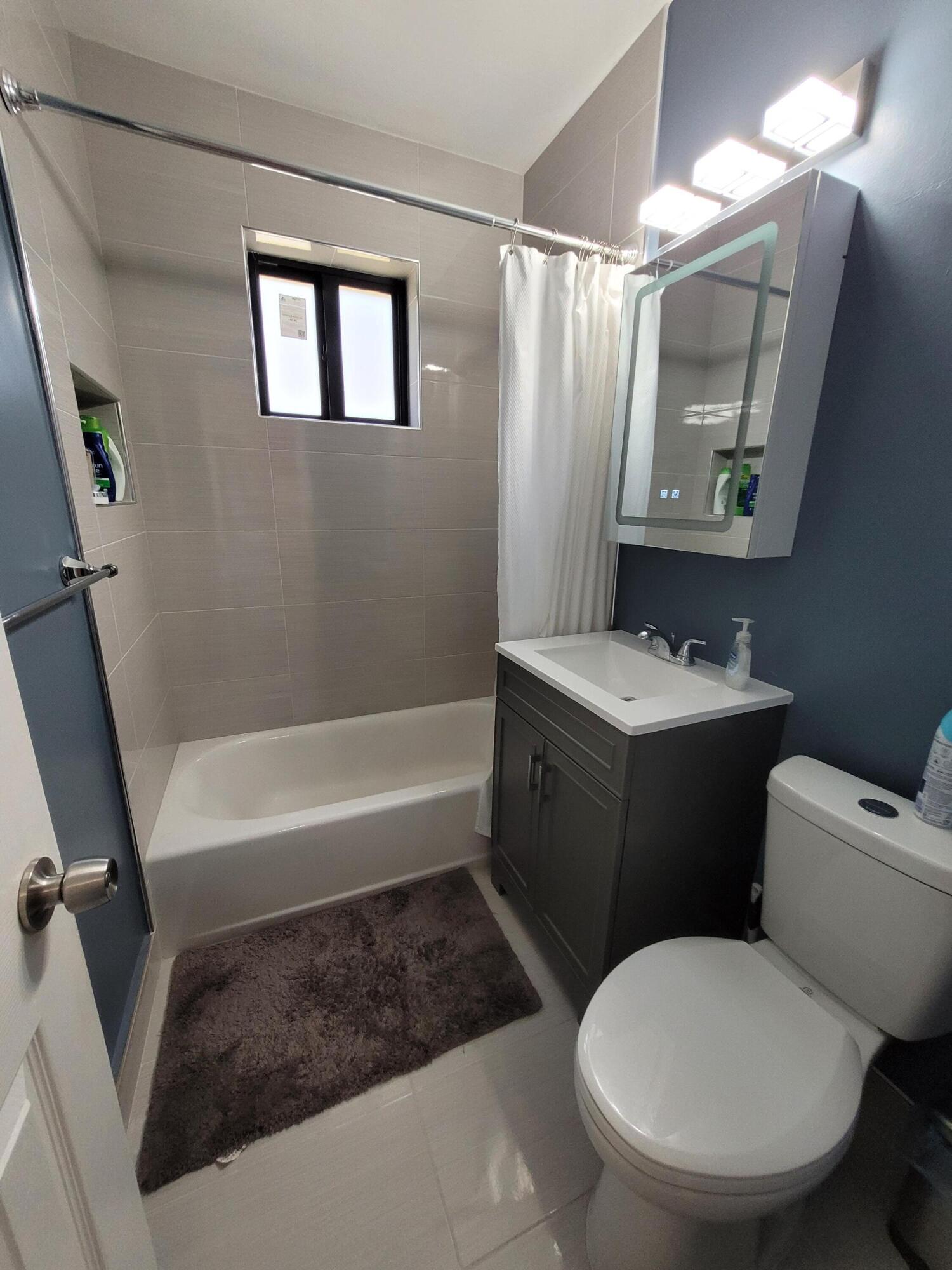 1060 NE 122nd, North Miami FL 33161
