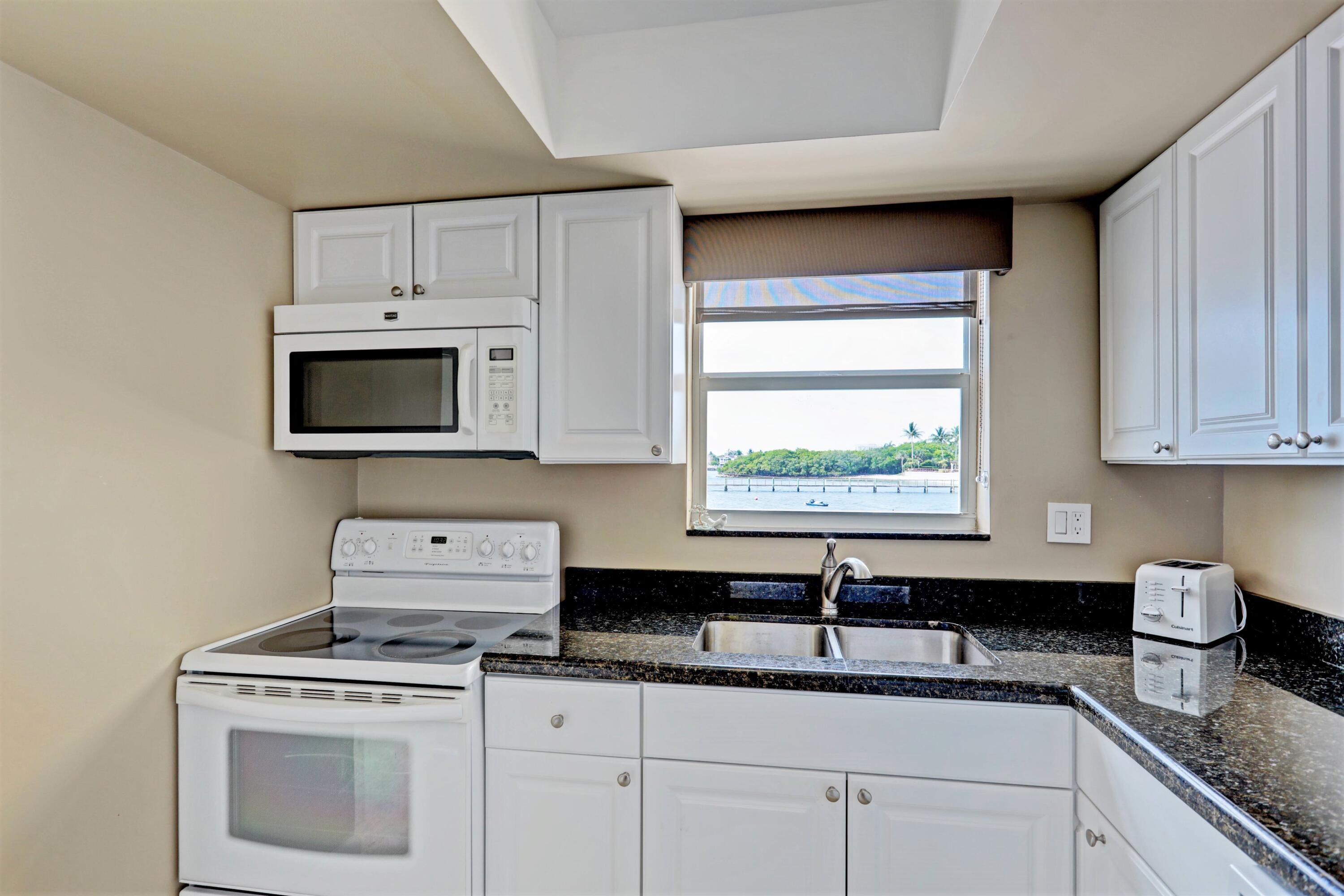 1820 New Palm #201, Boynton Beach FL 33435