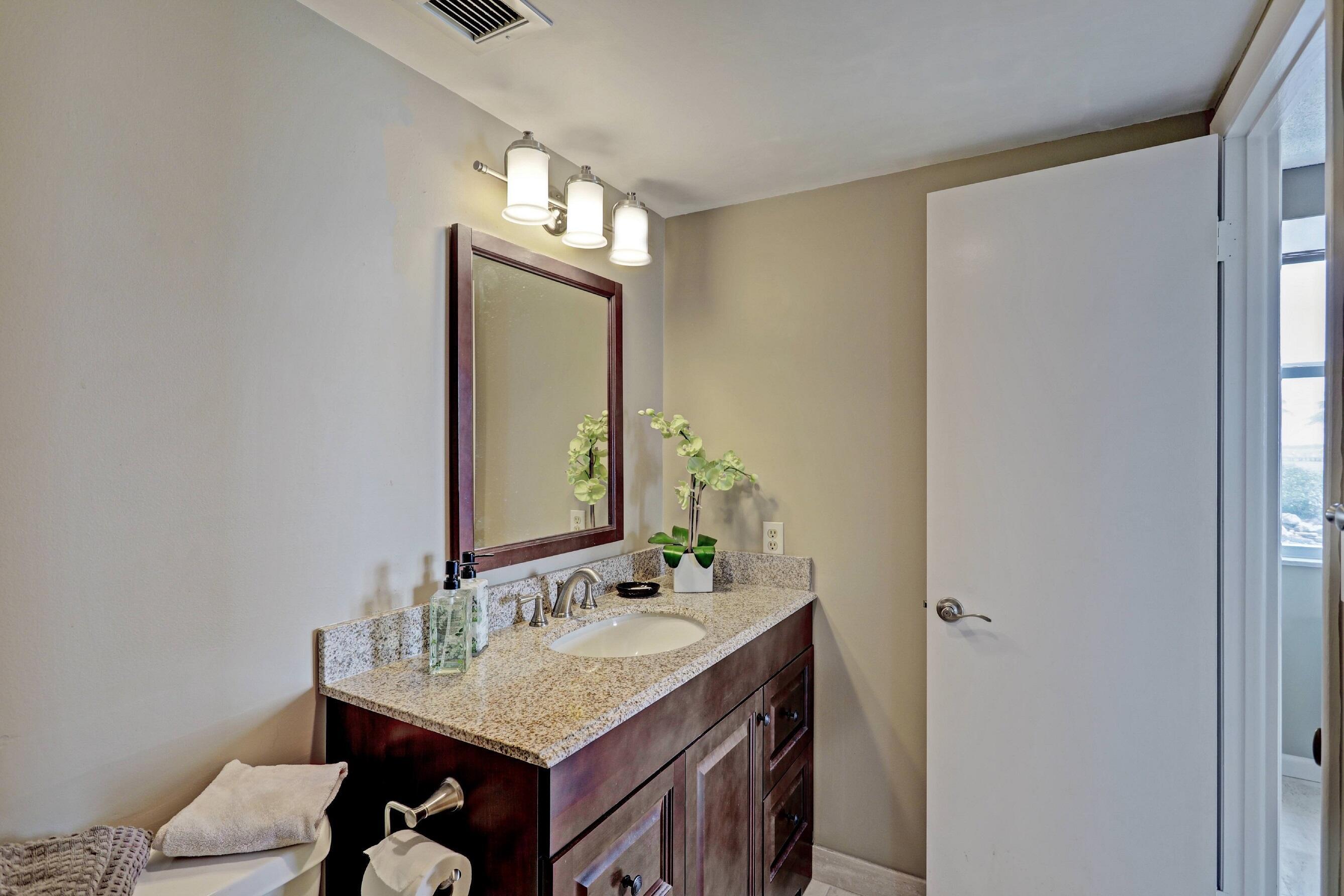 1820 New Palm #201, Boynton Beach FL 33435