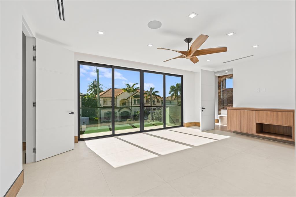 2441 NE 48th, Lighthouse Point FL 33064