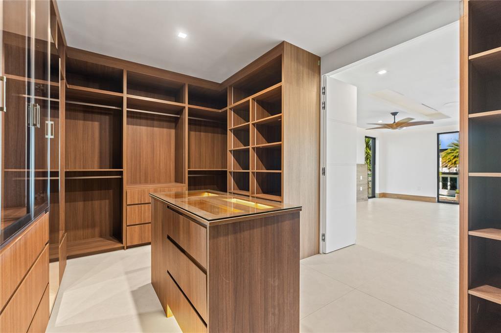 2441 NE 48th, Lighthouse Point FL 33064