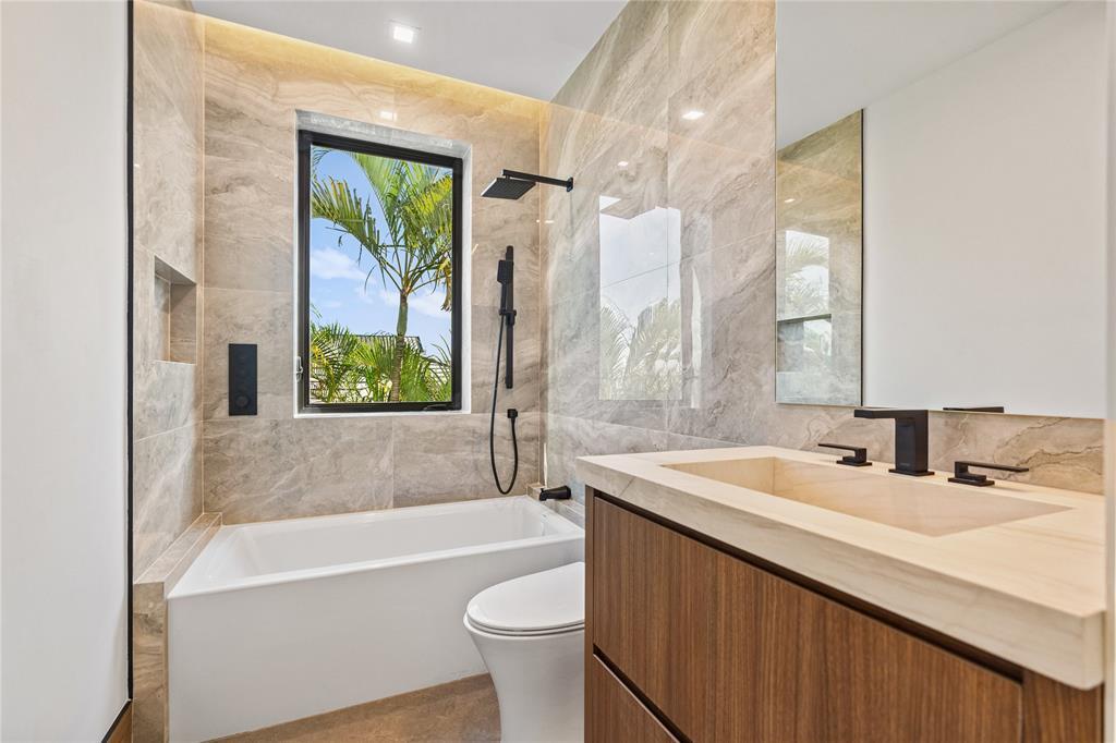 2441 NE 48th, Lighthouse Point FL 33064