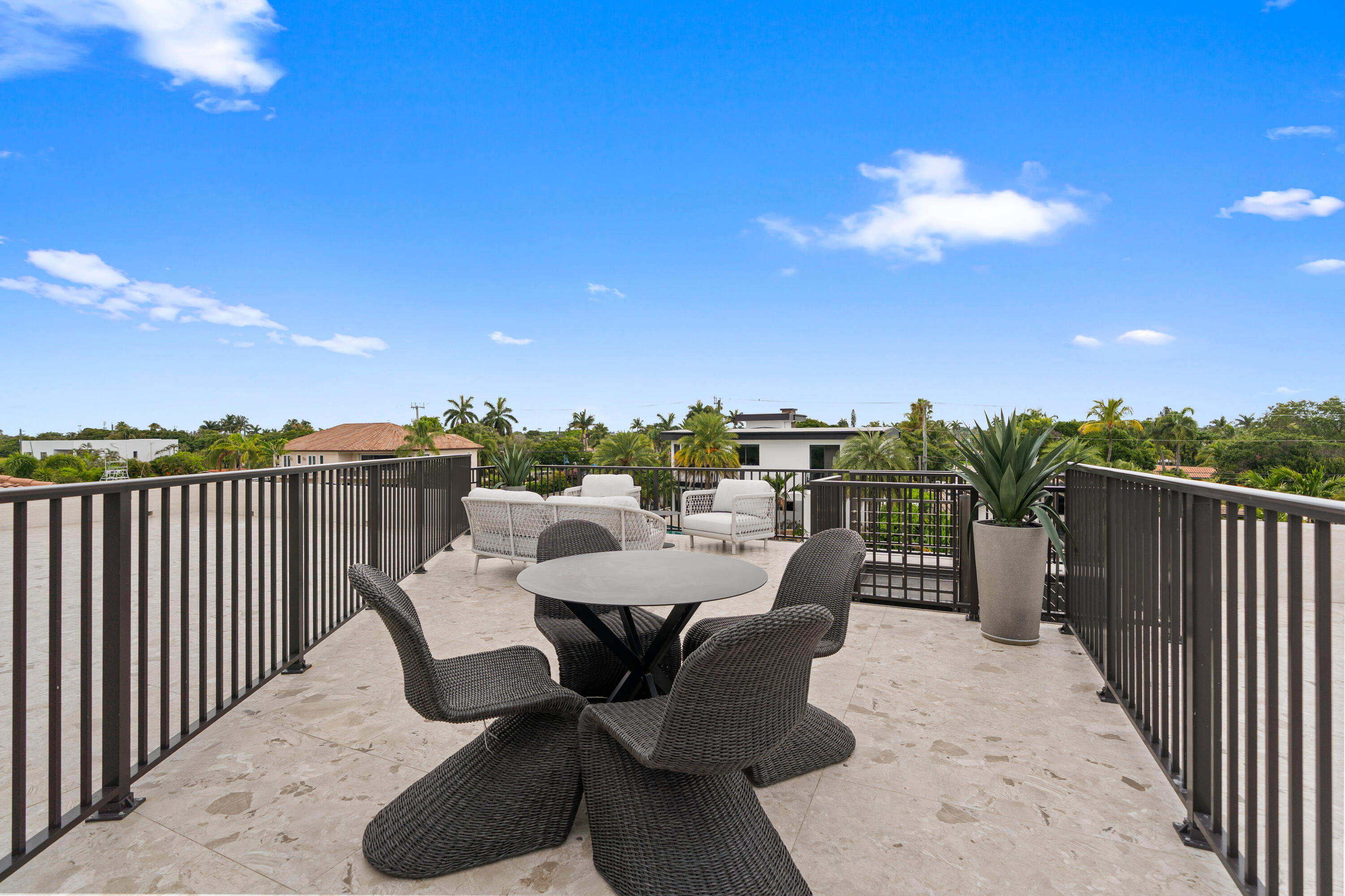 2441 NE 48th, Lighthouse Point FL 33064