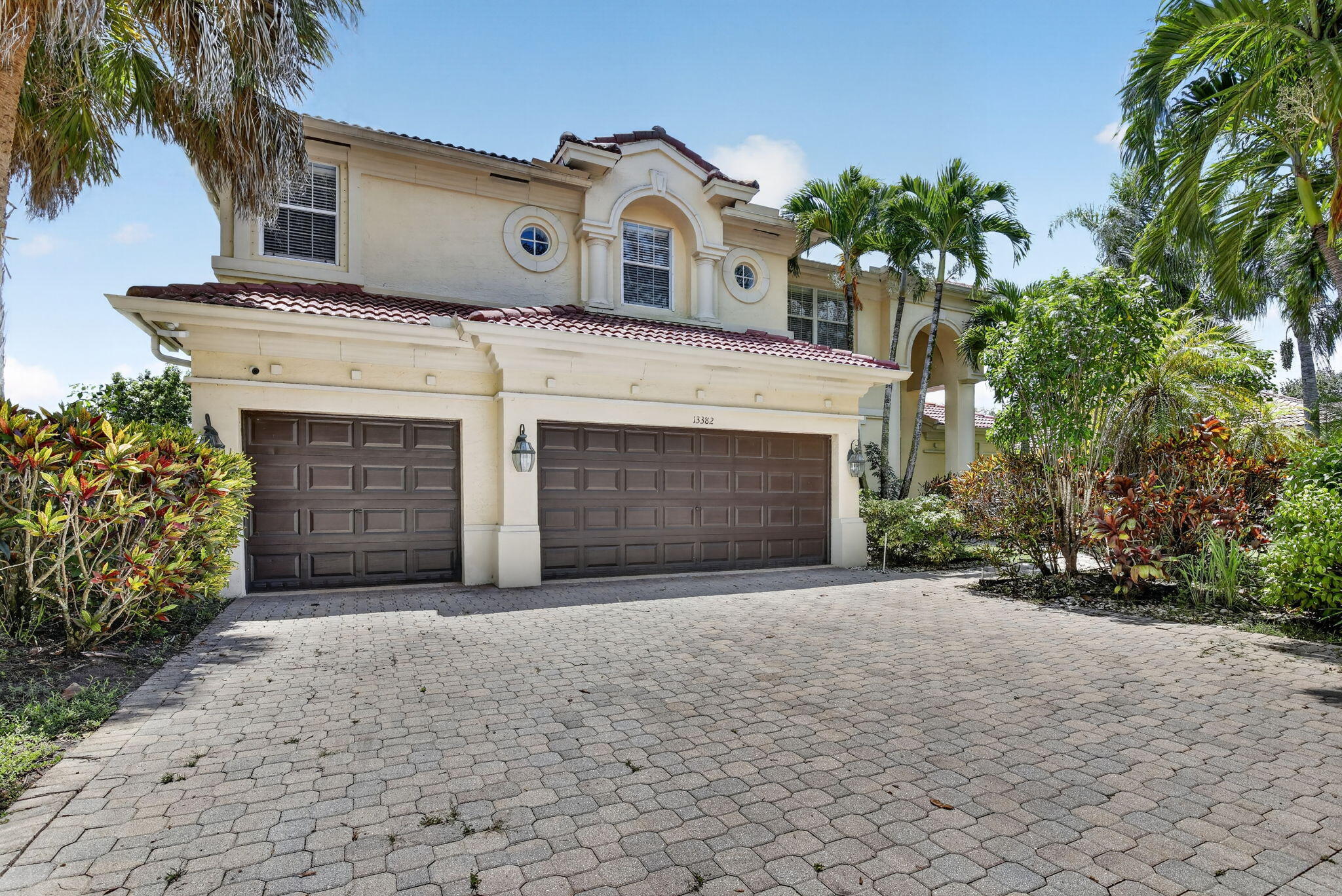 13382 Lakepointe, Cooper City FL 33330