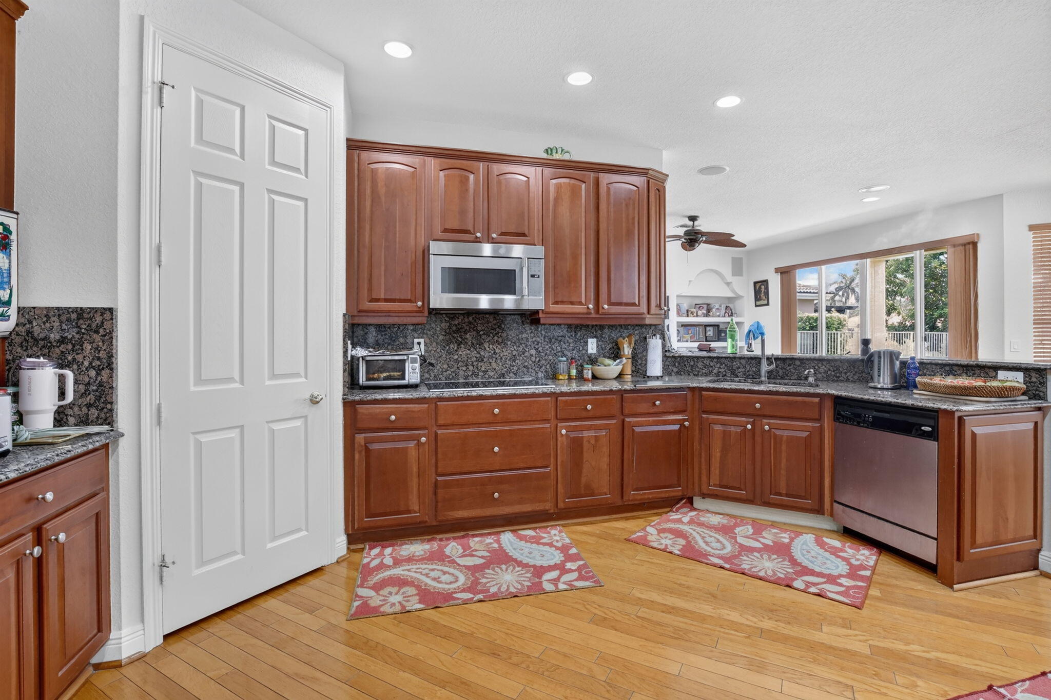 13382 Lakepointe, Cooper City FL 33330