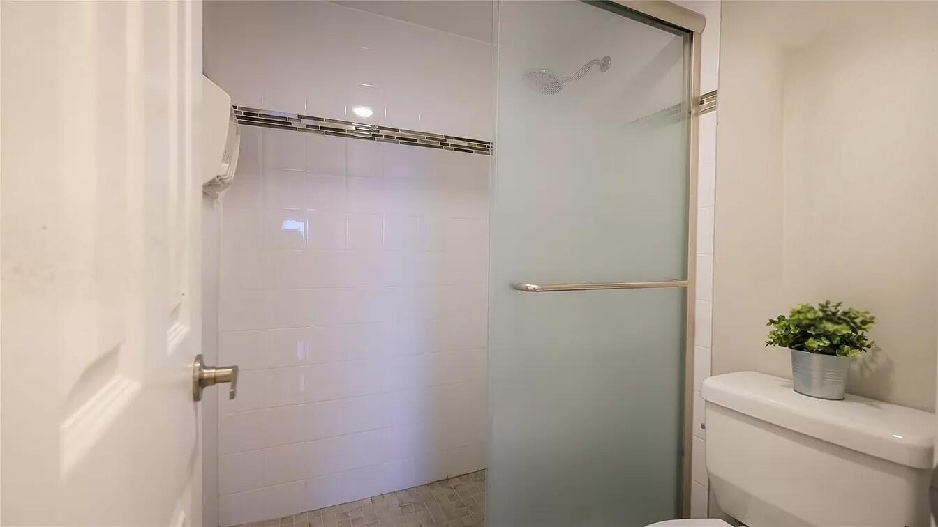 401 Golden Isles #409, Hallandale Beach FL 33009