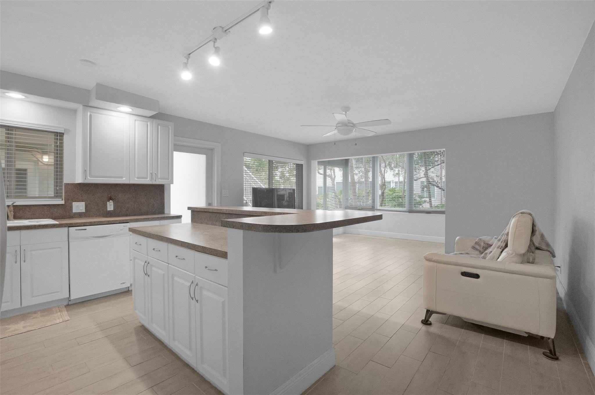 1000 SE 4th #127, Fort Lauderdale FL 33301