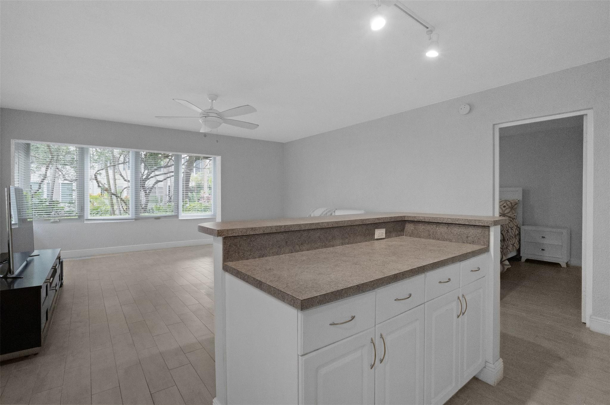 1000 SE 4th #127, Fort Lauderdale FL 33301