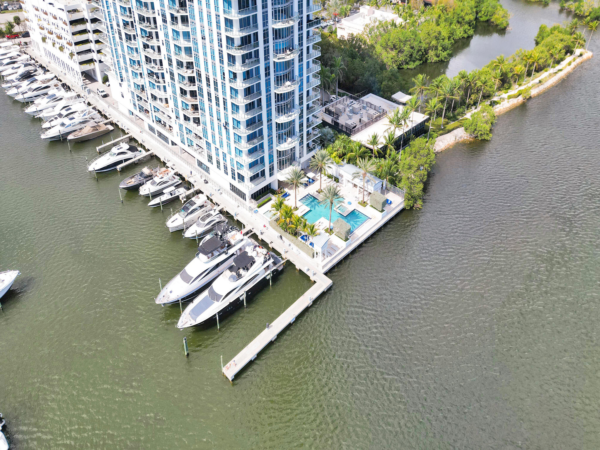 17301 Biscayne, North Miami Beach FL 33160