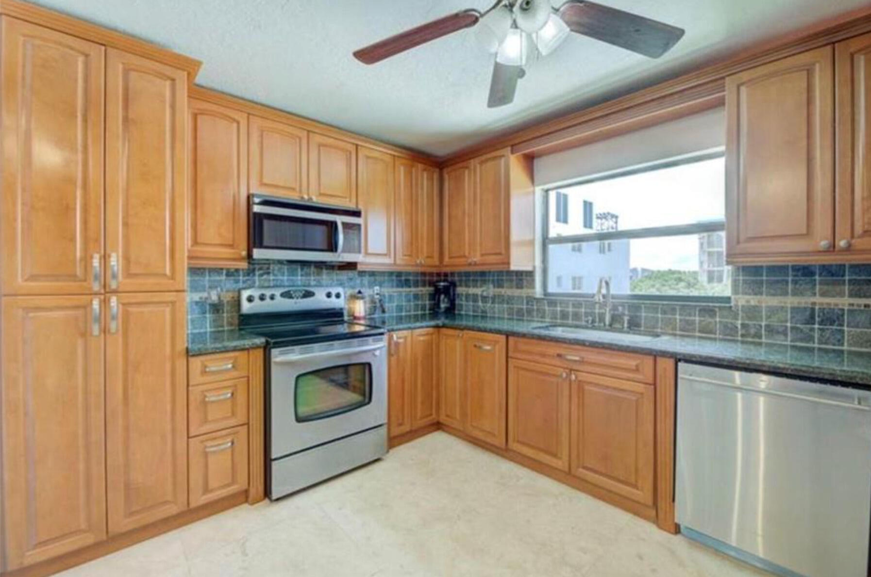 1975 SE 3rd #403, Deerfield Beach FL 33441