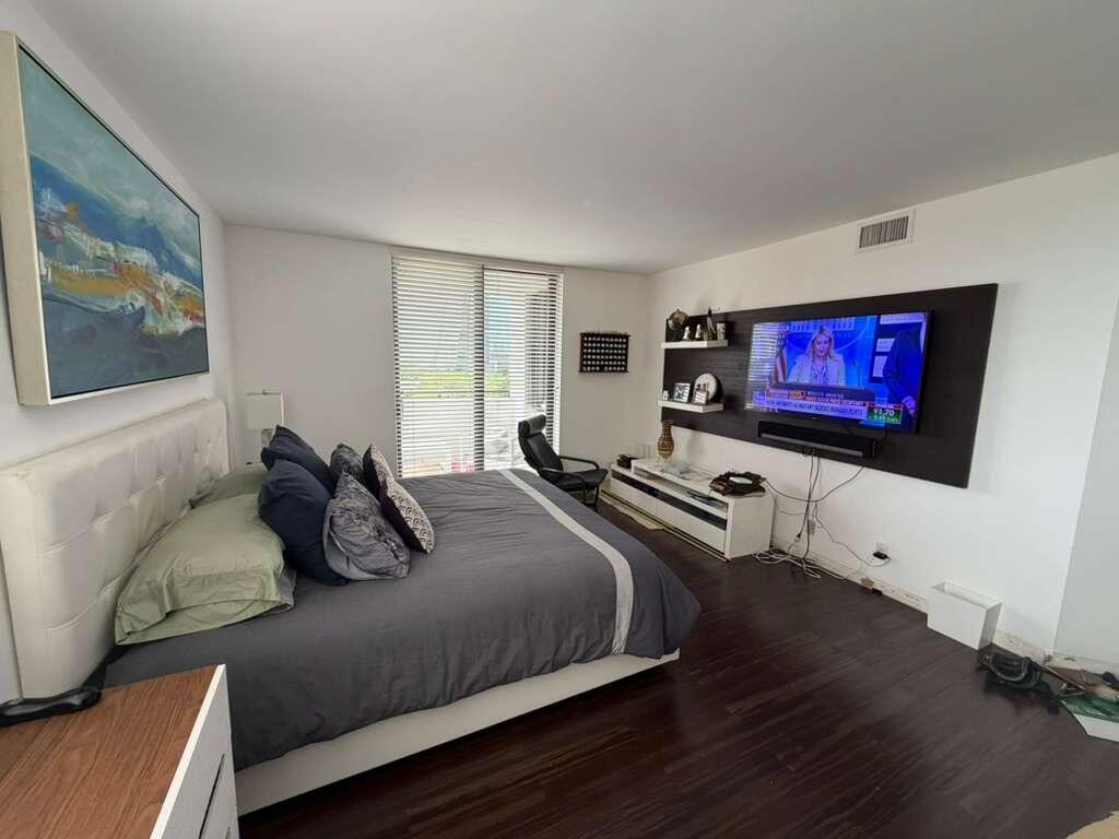 1581 Brickell #406, Miami FL 33129