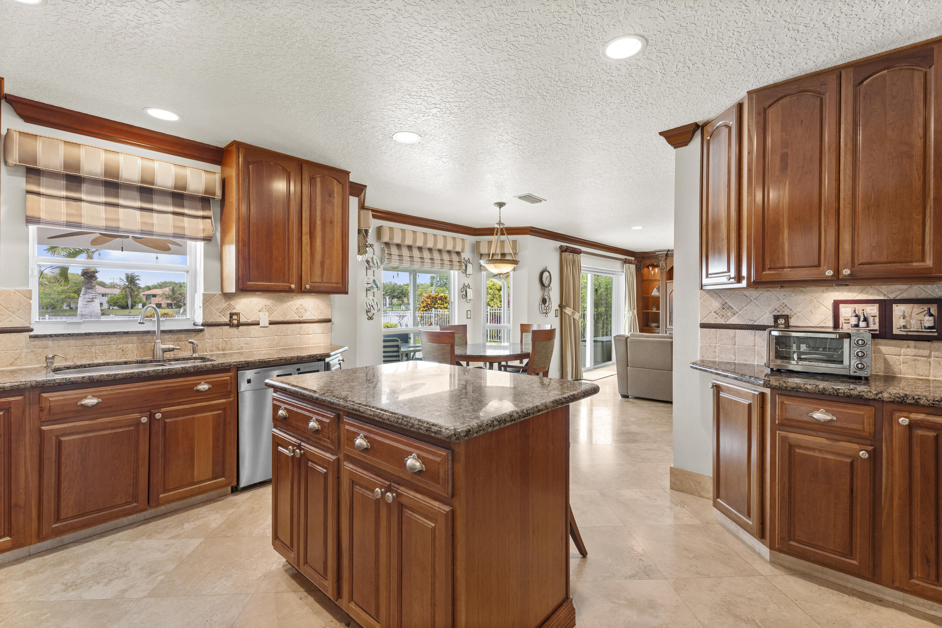 3342 Amsterdam, Cooper City FL 33026