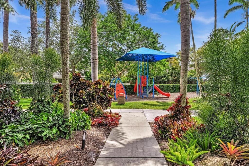 3342 Amsterdam, Cooper City FL 33026