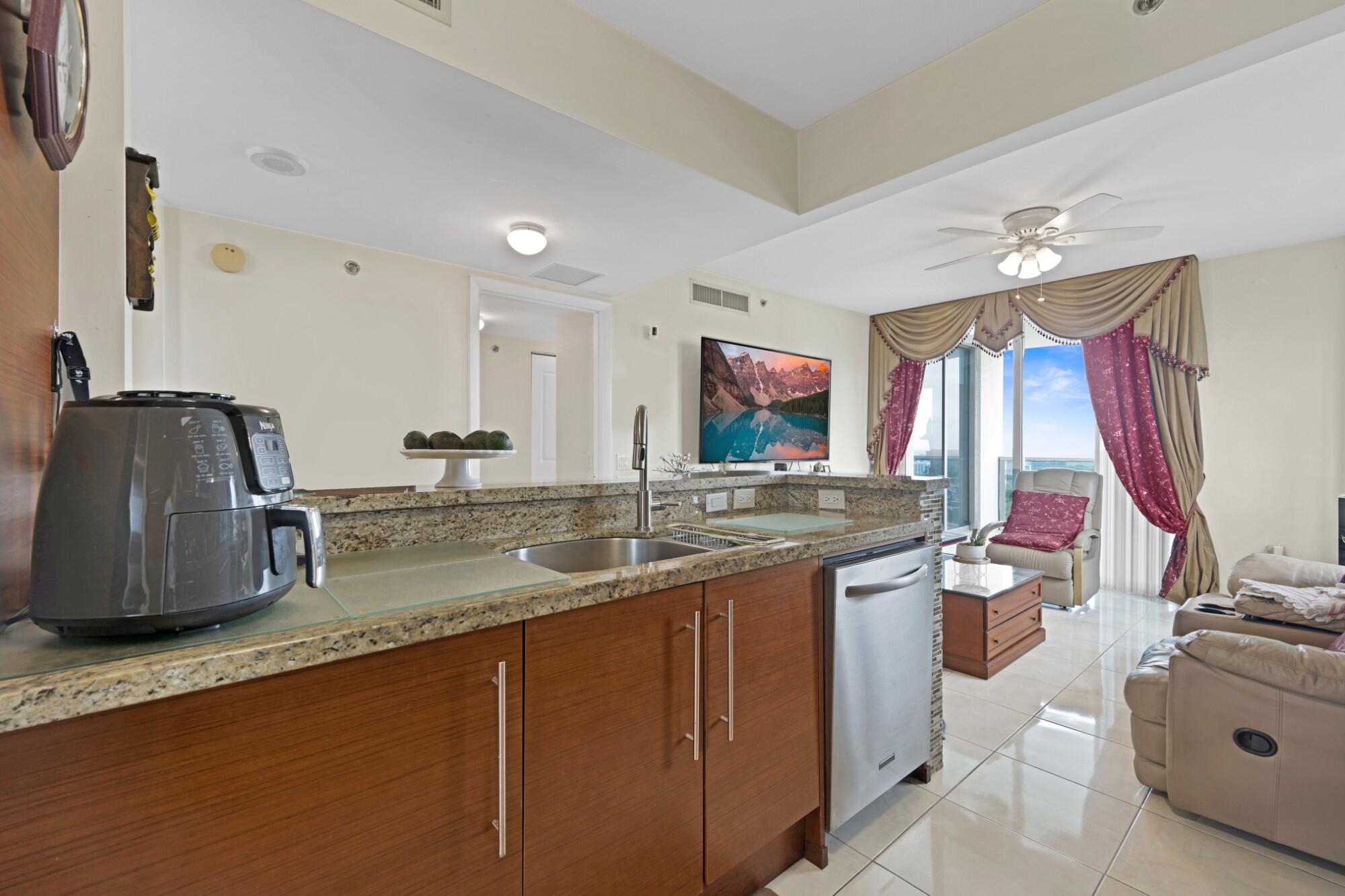 2641 N Flamingo #2108 N, Plantation FL 33323