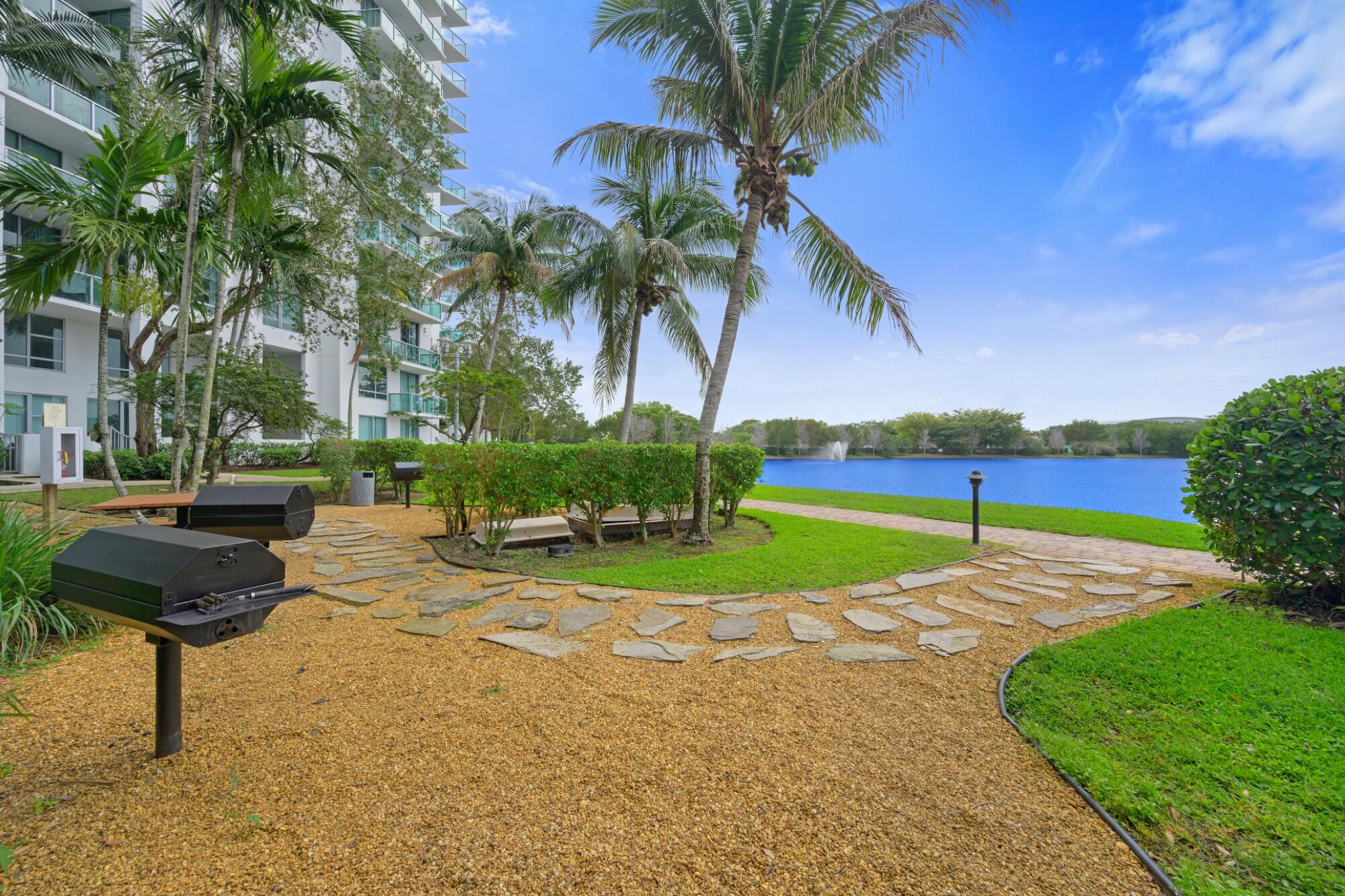 2641 N Flamingo #2108 N, Plantation FL 33323