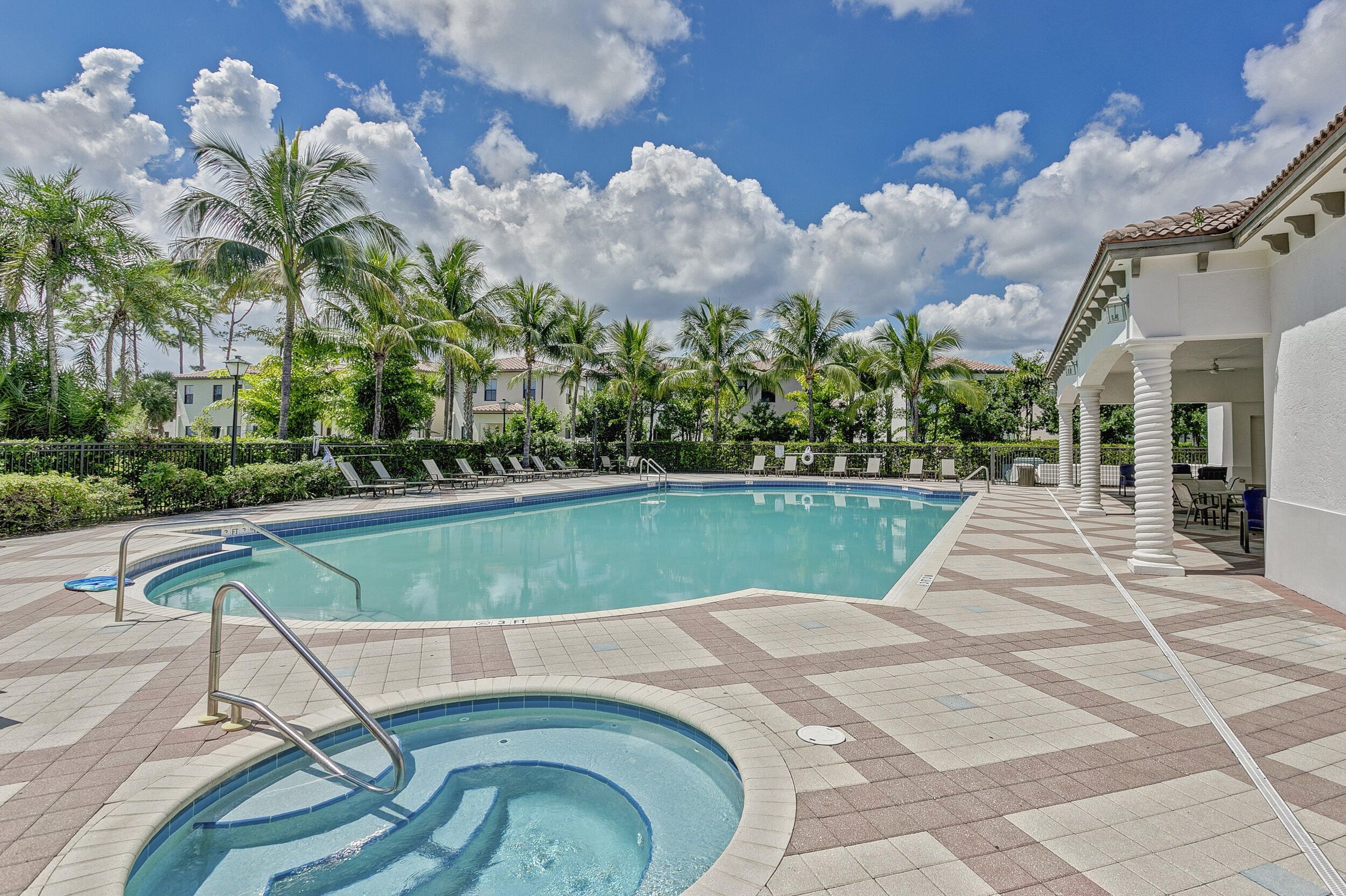 5007 Woods Edge, Riviera Beach FL 33410
