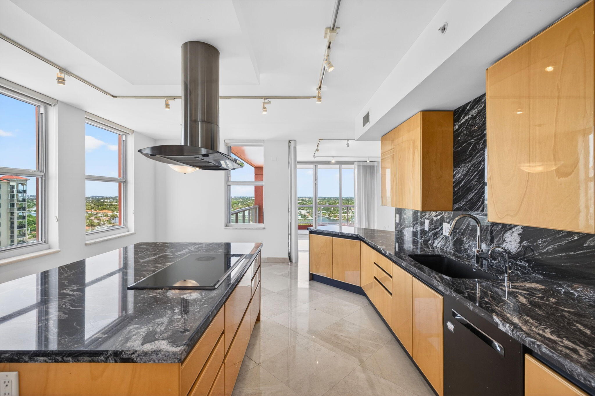 2100 N Ocean #16e, Fort Lauderdale FL 33305