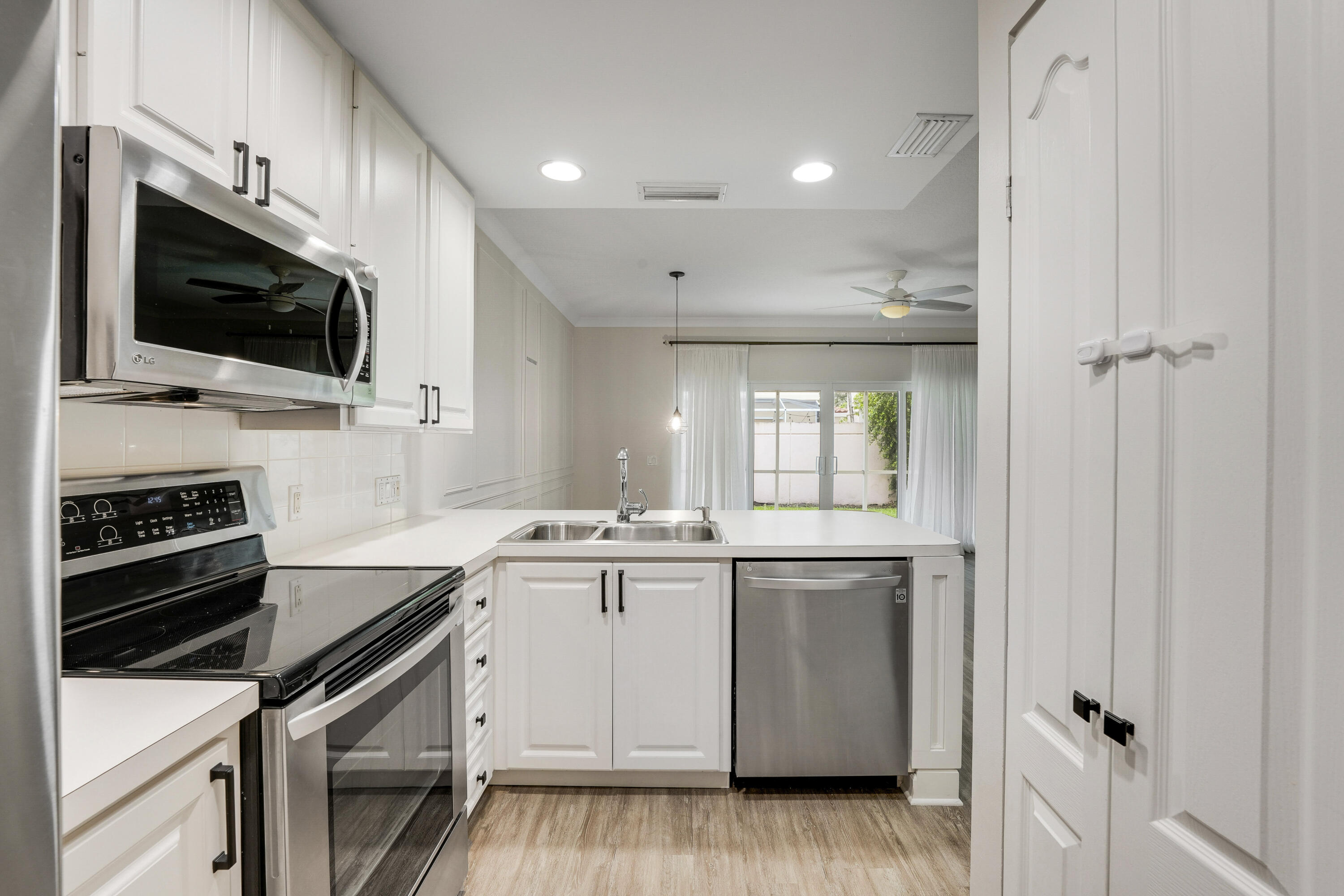 2052 Tarpon Lake, West Palm Beach FL 33411