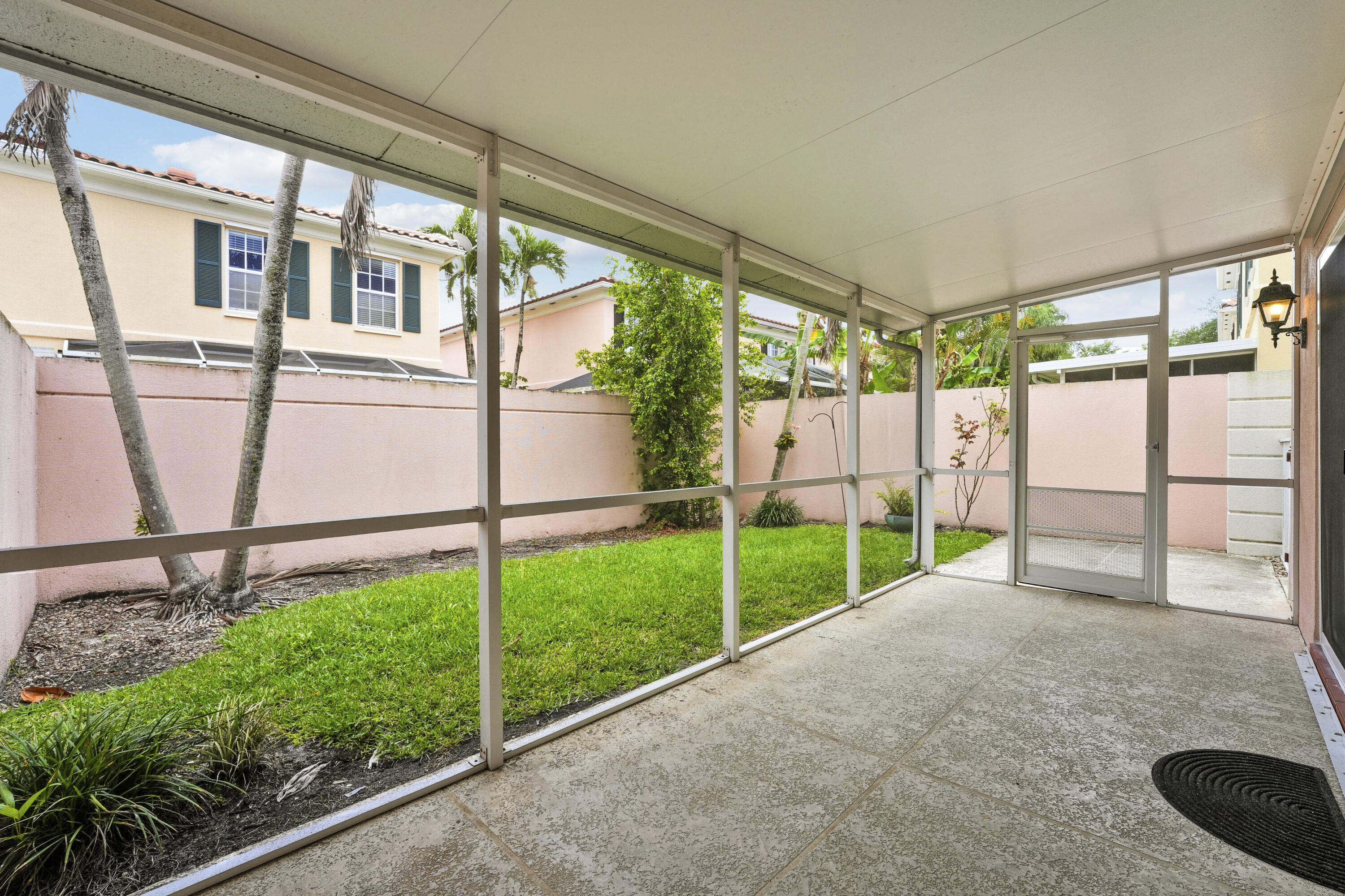 2052 Tarpon Lake, West Palm Beach FL 33411